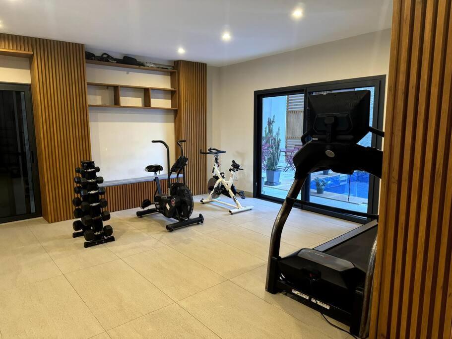Olya Cozy suite Pool Gym Beach view 4