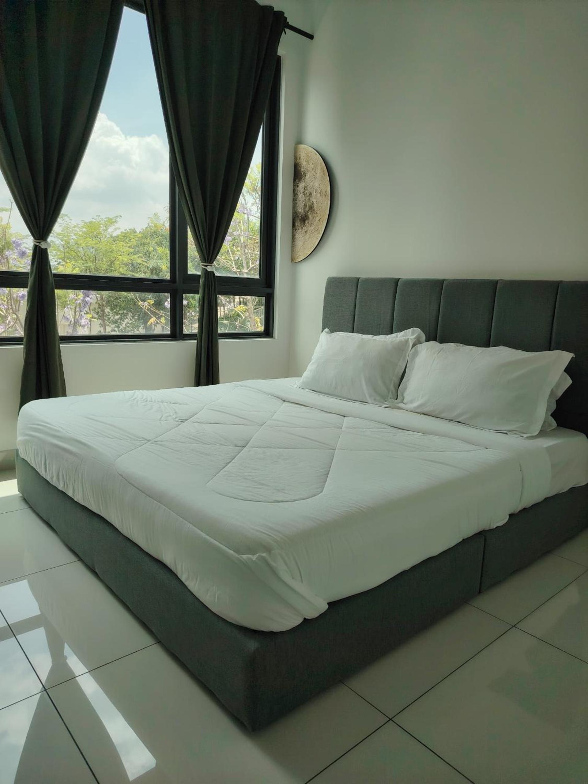 Greenfield Residence with Amazing Pool View and High-Speed Wi-Fi photo 2
