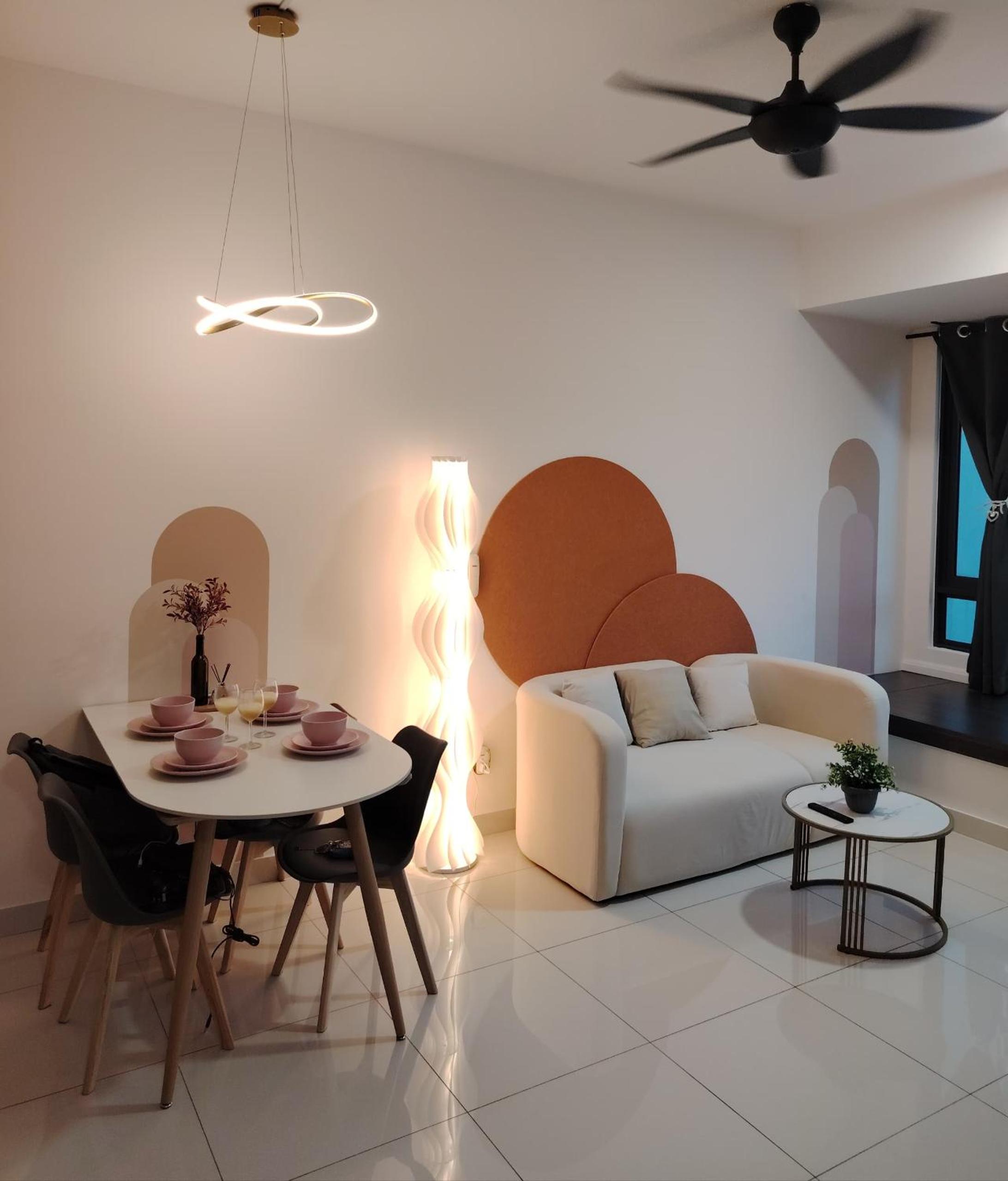 Greenfield Residence with Amazing Pool View and High-Speed Wi-Fi photo 8