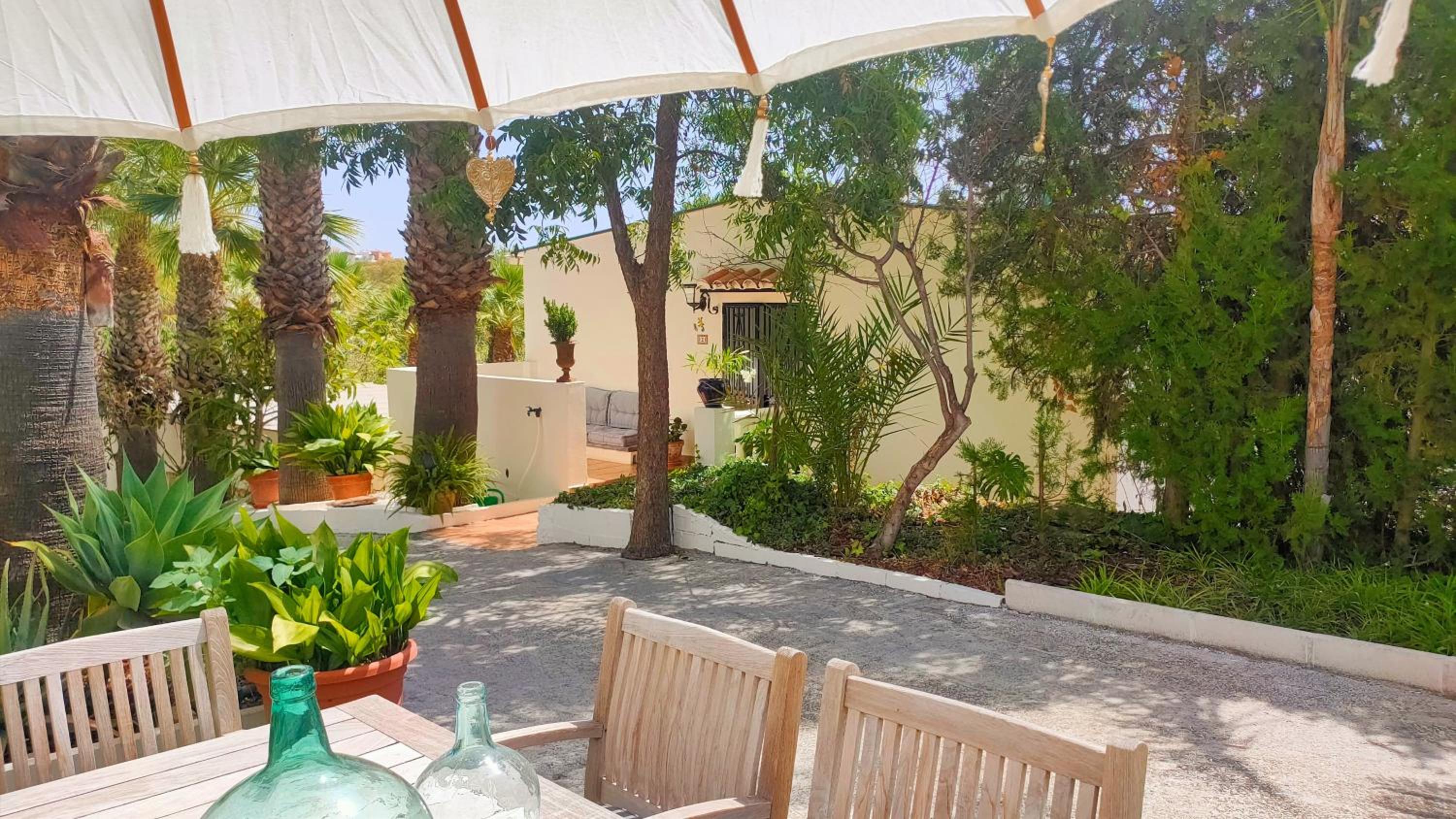 Finca La Vida Loca- For adult guests