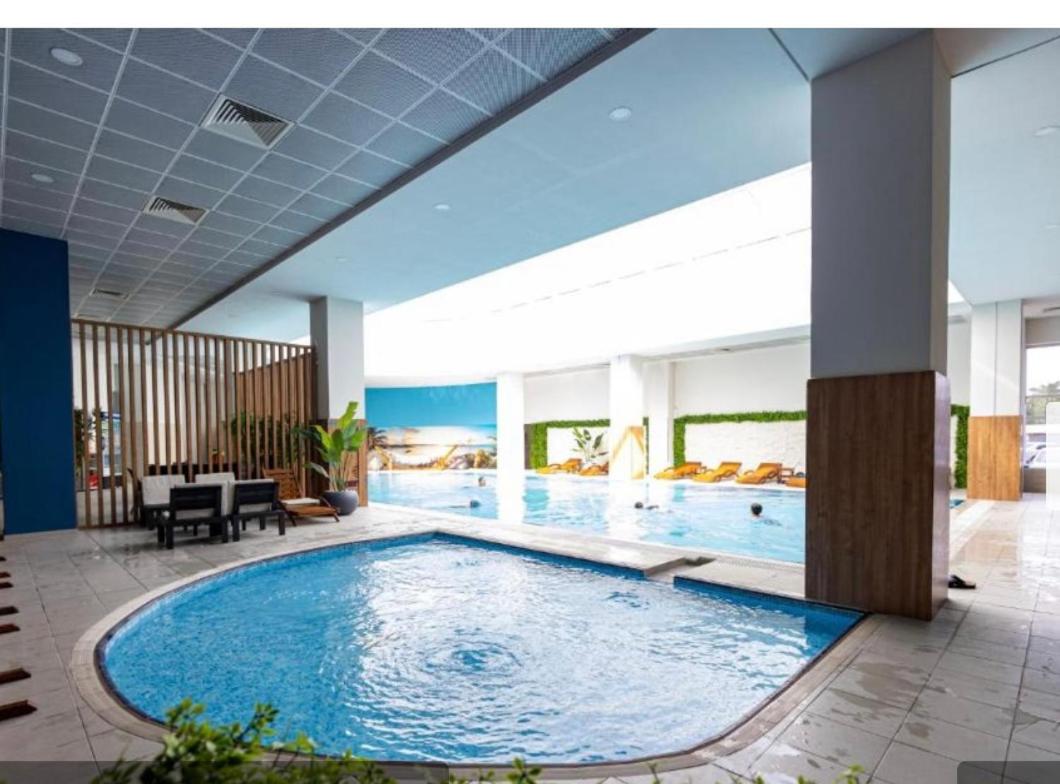 22nd Floor Lux Apt With Pool & Fitness view 5