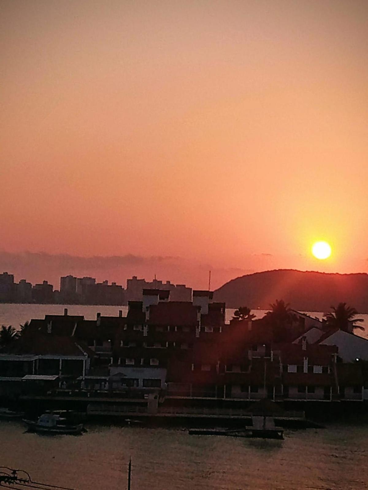 Beira-mar, vista e localização - Pé na Areia -