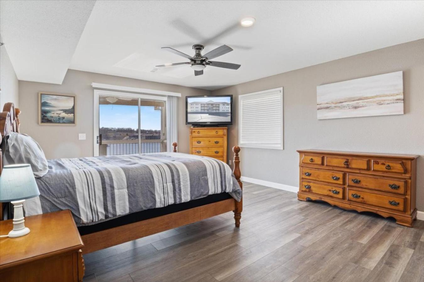Ledges Landing Waterfront Condo, Beach, Pools