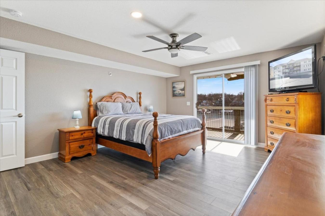 Ledges Landing Waterfront Condo, Beach, Pools