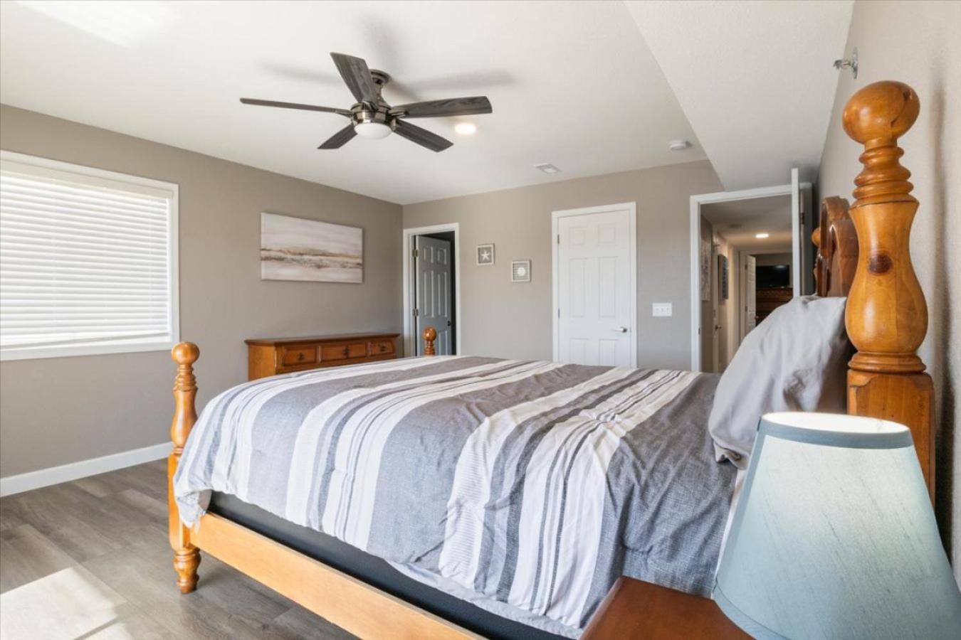 Ledges Landing Waterfront Condo, Beach, Pools