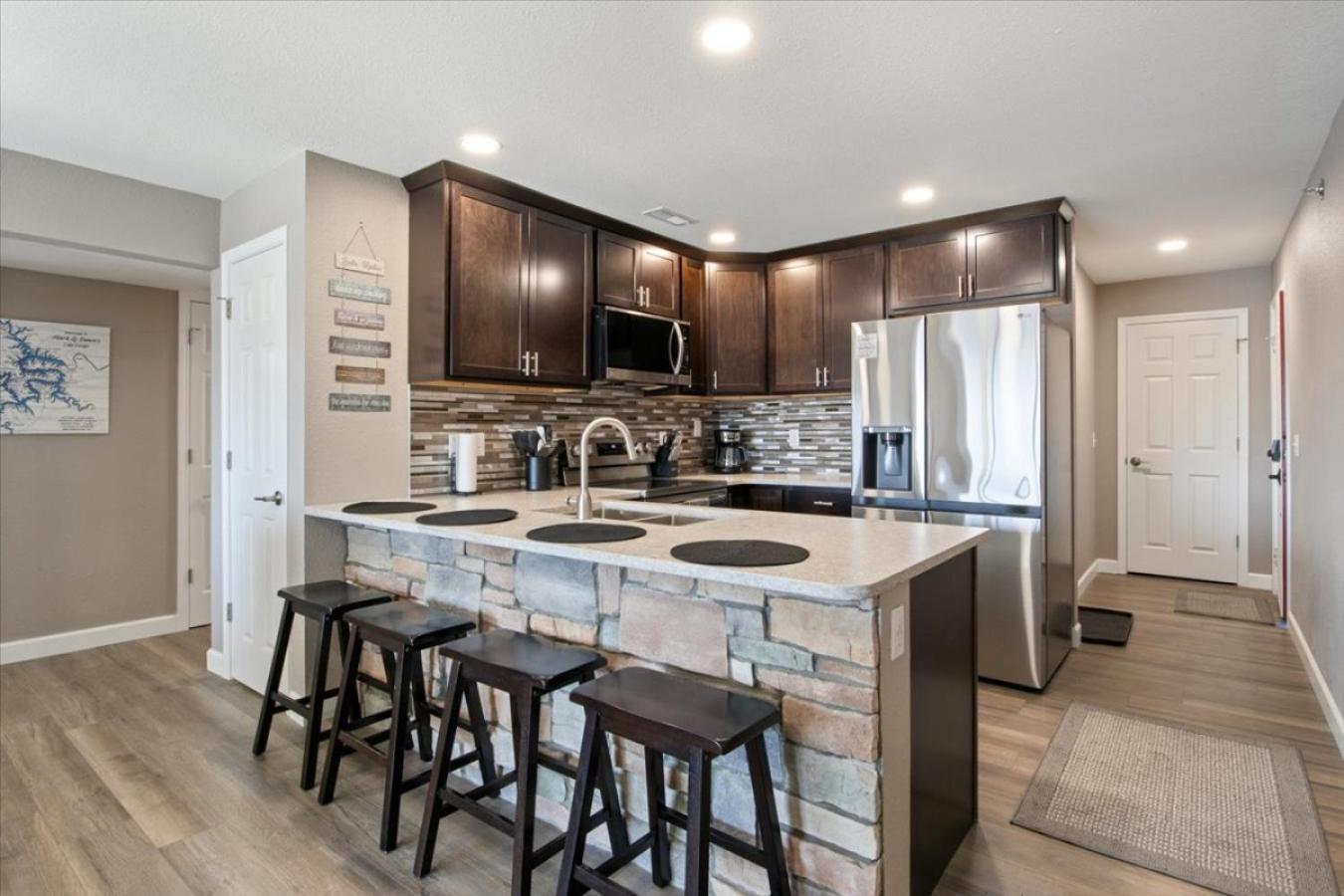 Ledges Landing Waterfront Condo, Beach, Pools
