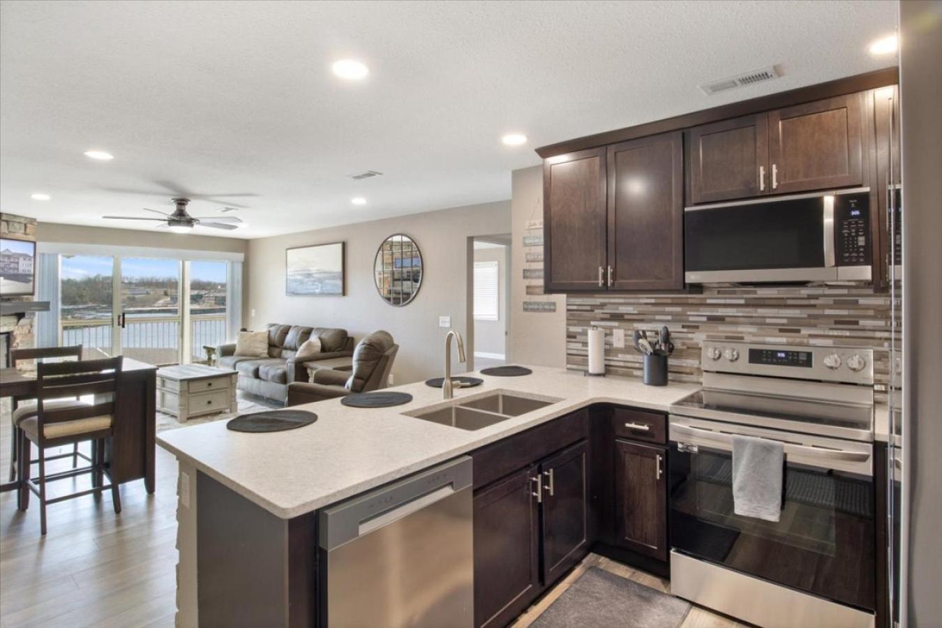 Ledges Landing Waterfront Condo, Beach, Pools