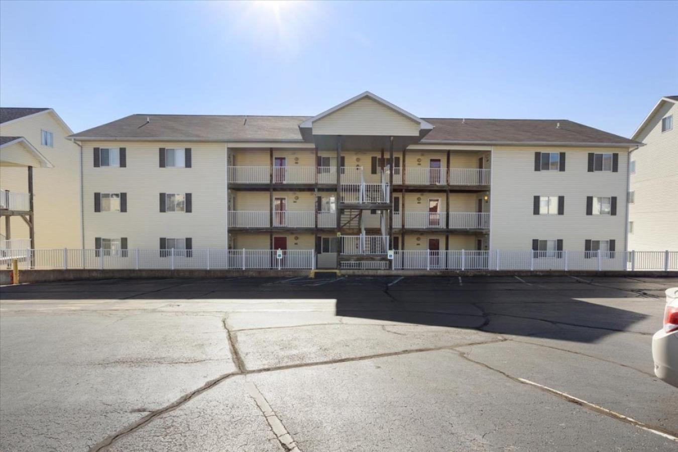Ledges Landing Waterfront Condo, Beach, Pools