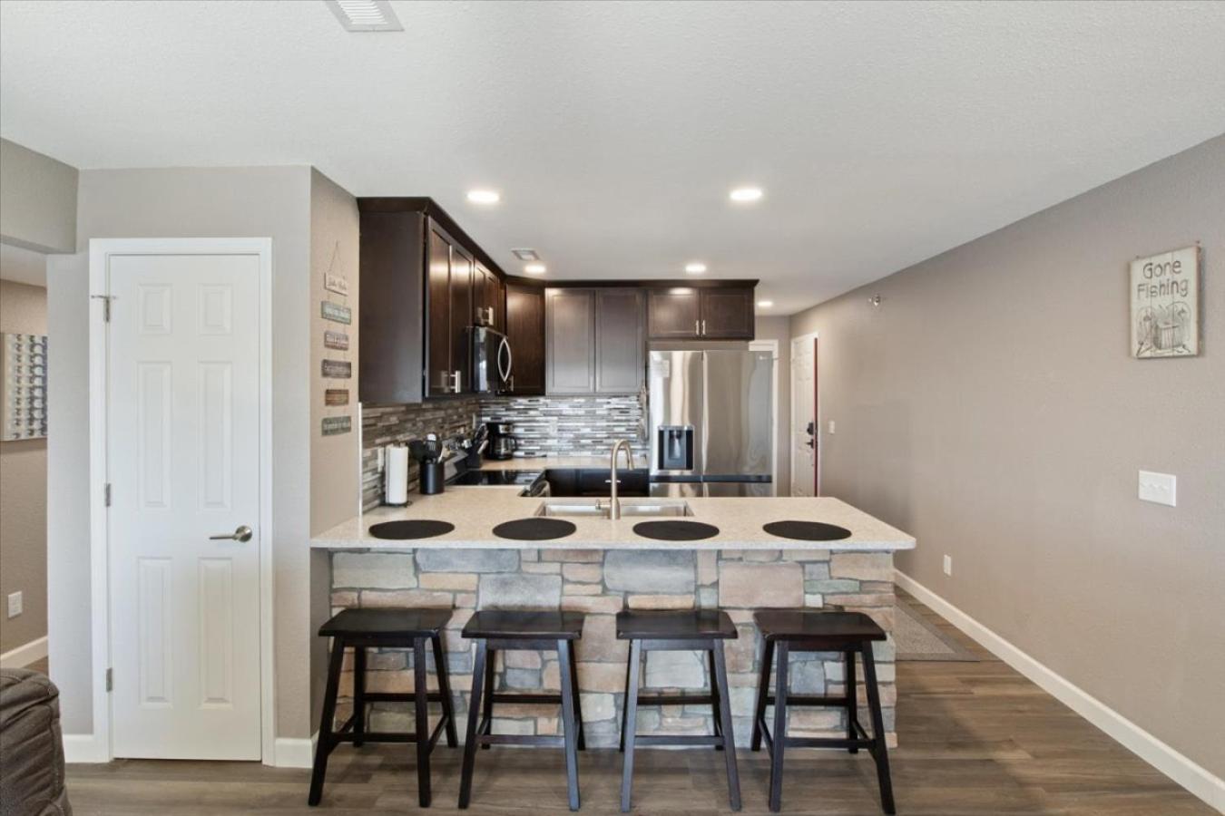 Ledges Landing Waterfront Condo, Beach, Pools