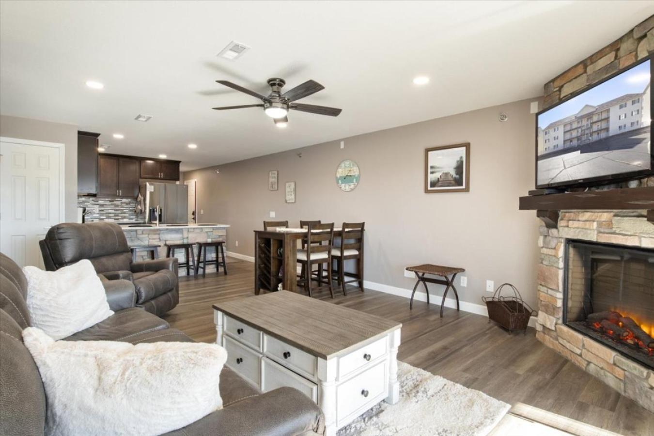 Ledges Landing Waterfront Condo, Beach, Pools