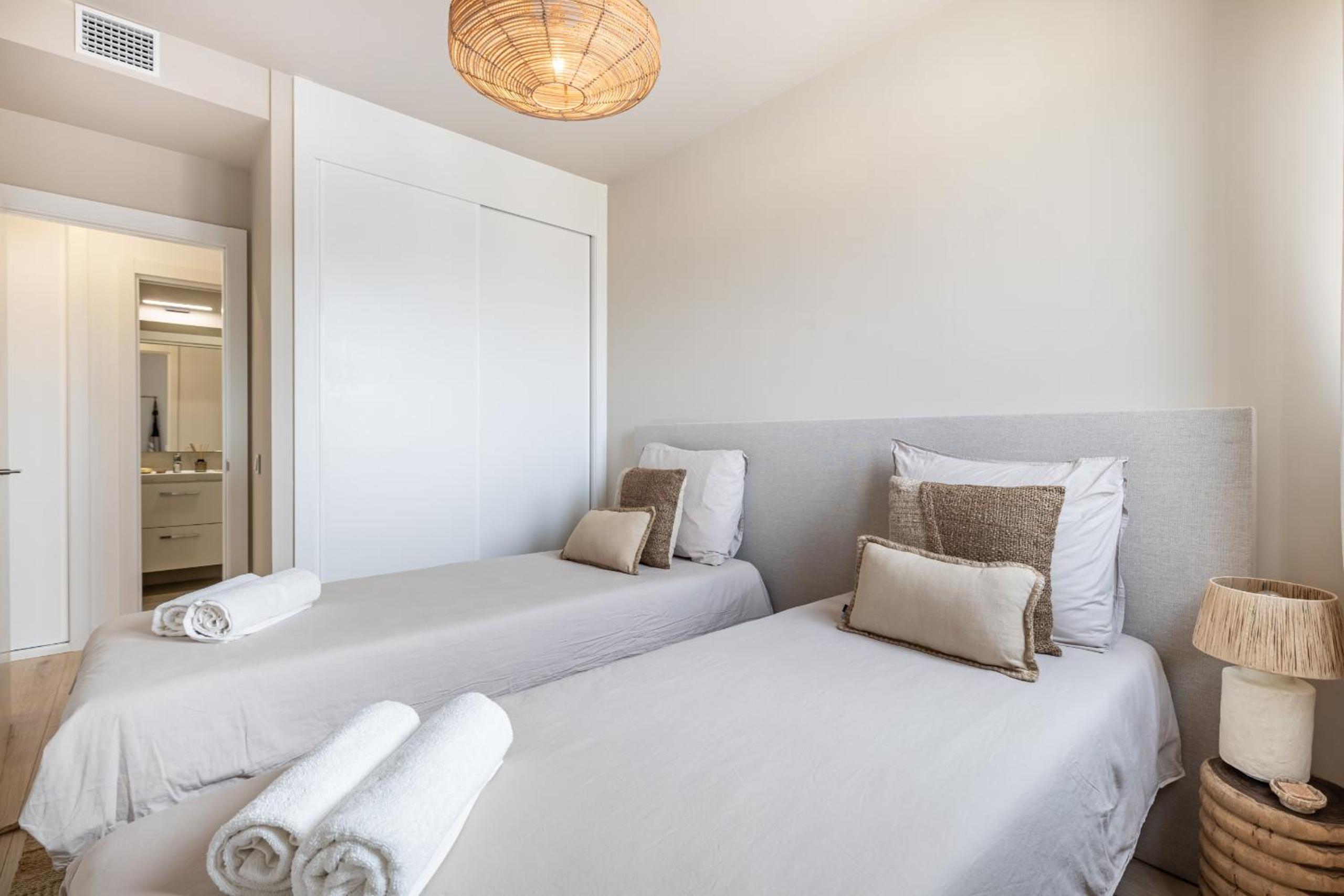 Malaga Skyline 5 Pool & Parking Free