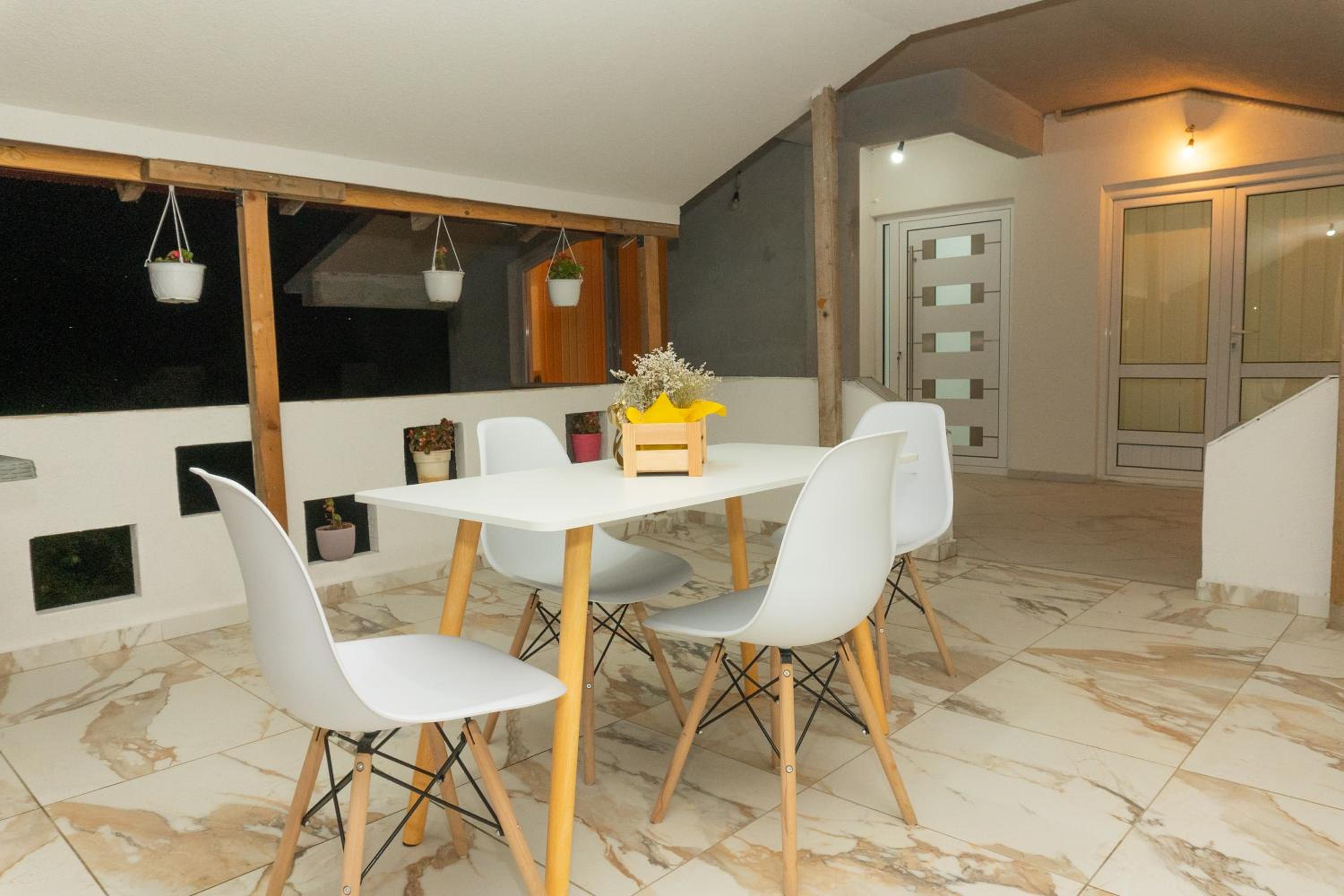 Cozy Modern Apartment
