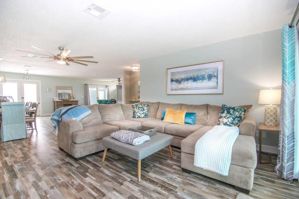 Seascape - OCEANFRONT Luxury Home with Private Beach
