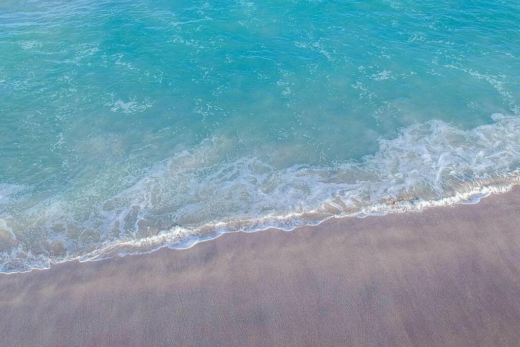 Seascape - OCEANFRONT Luxury Home with Private Beach