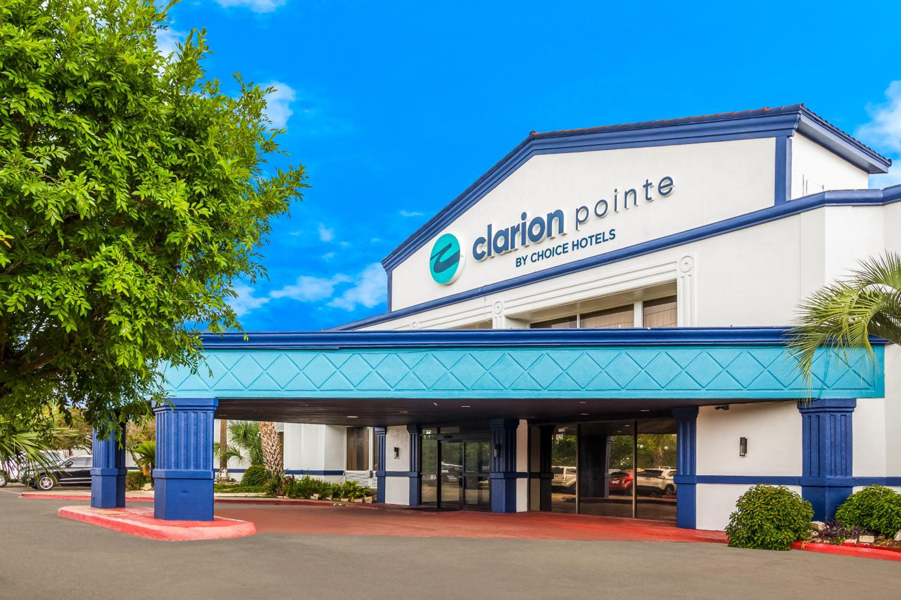 Galveston Vacations - Clarion Pointe Lake Jackson - Clute - Property Image 2