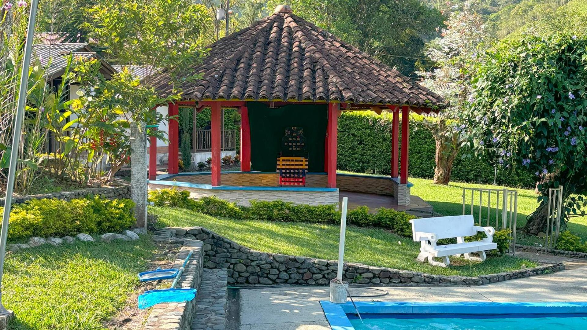 Finca con piscina los Eucaliptos Cali- Pance