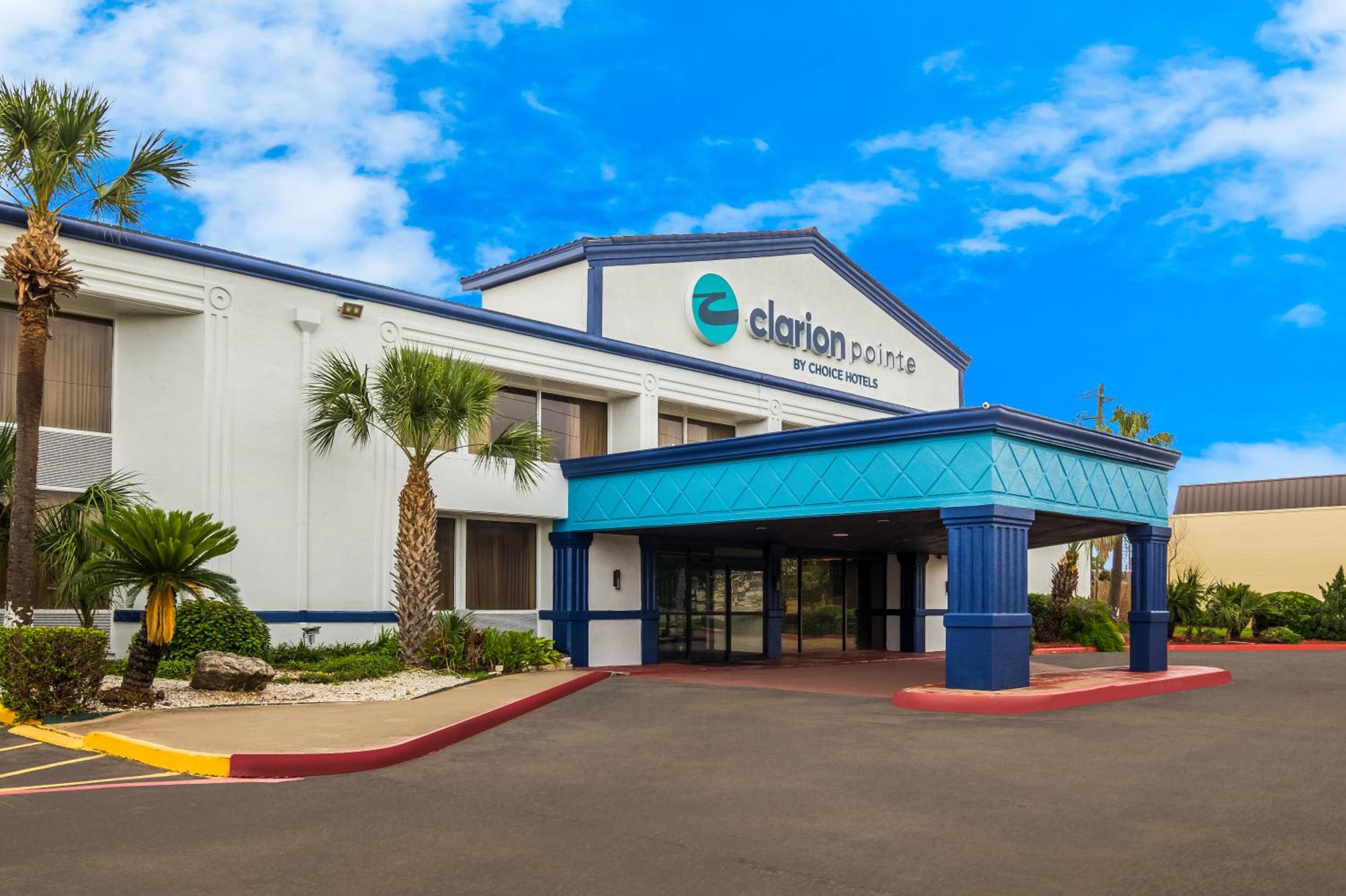 Galveston Vacations - Clarion Pointe Lake Jackson - Clute - Property Image 1