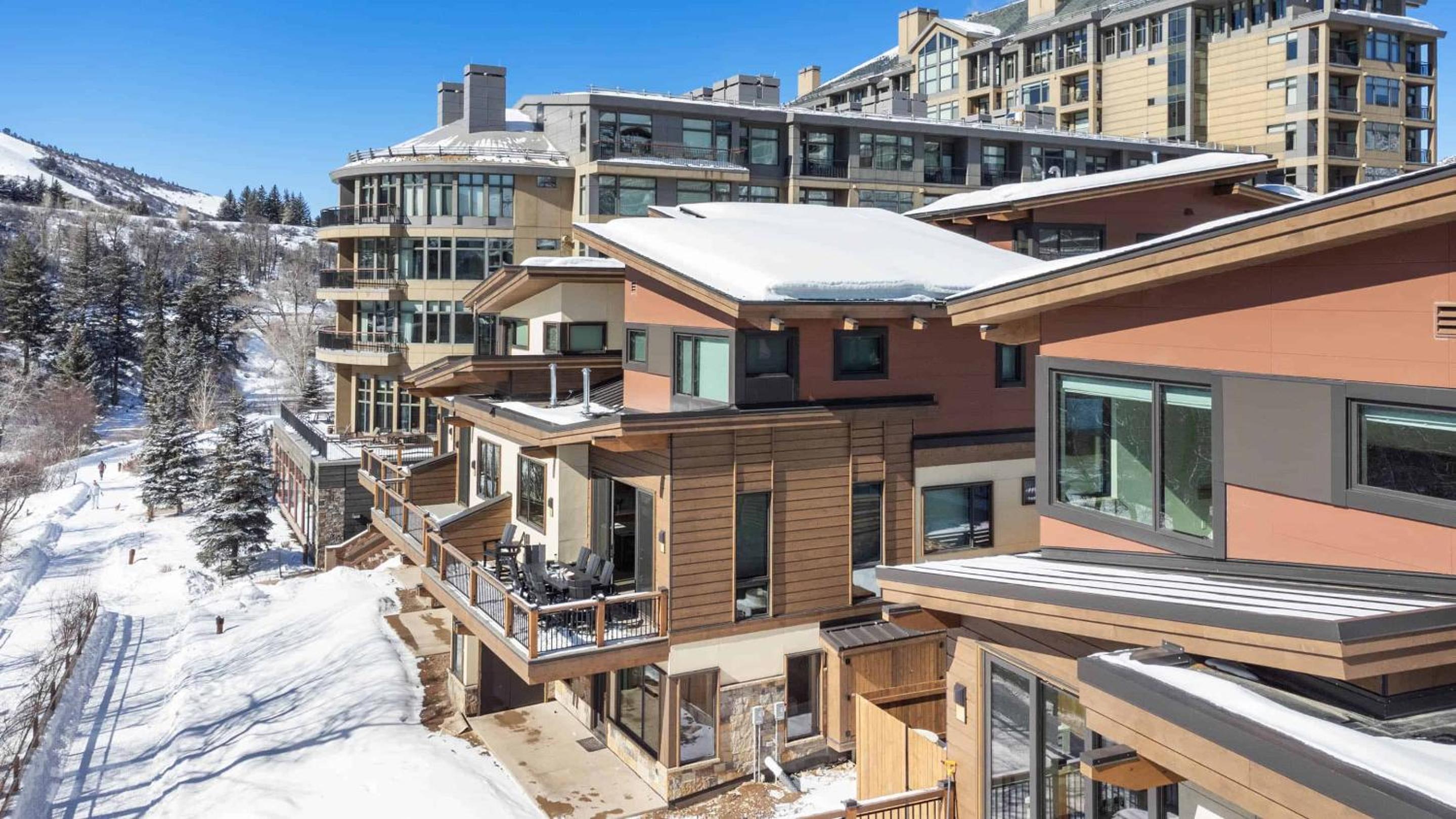 One Riverfront Townhome 05 by East West Hospitality view 3