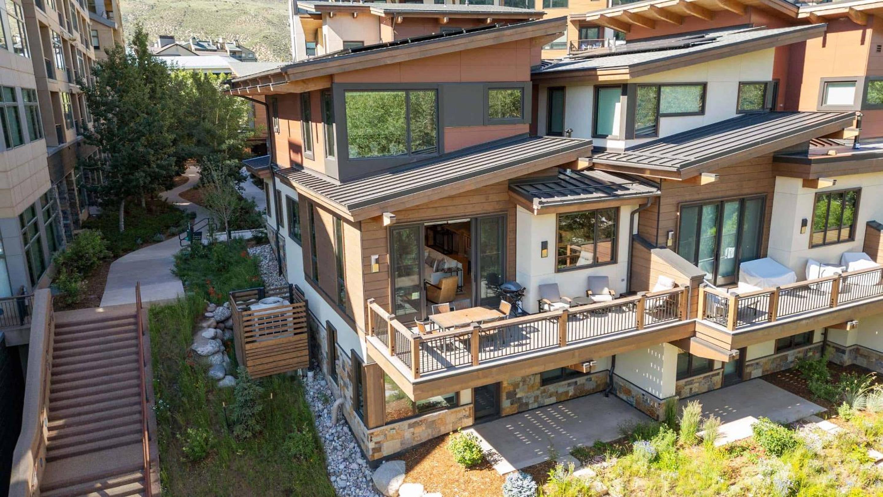 One Riverfront Townhome 07 by East West Hospitality view 2