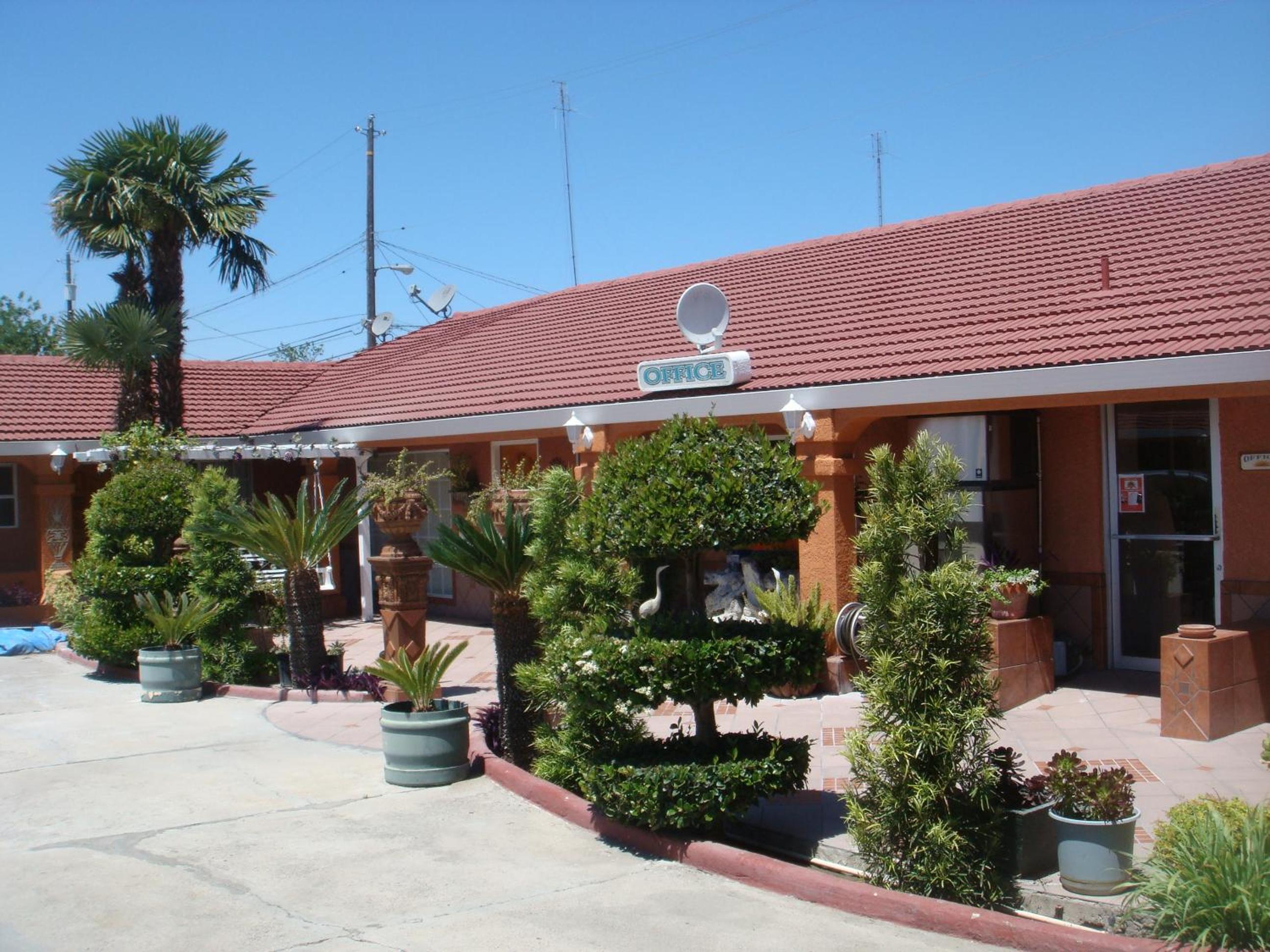 Los Banos Vacations - Economy Inn Los Banos - Property Image 3