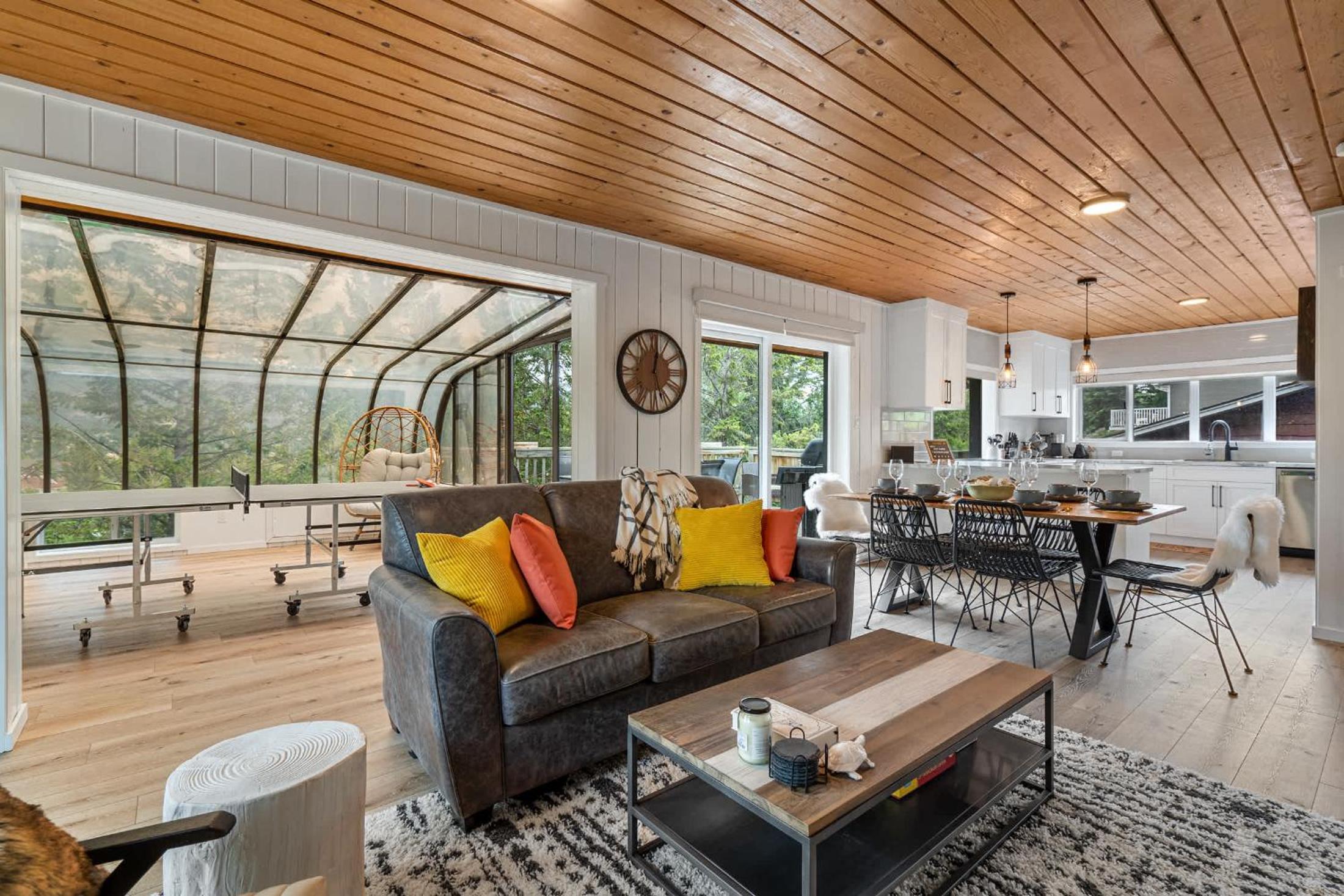 Hotel Merlot Mountain I Ping Pong I Sleep 7 I 55 RokuTV - Image 1