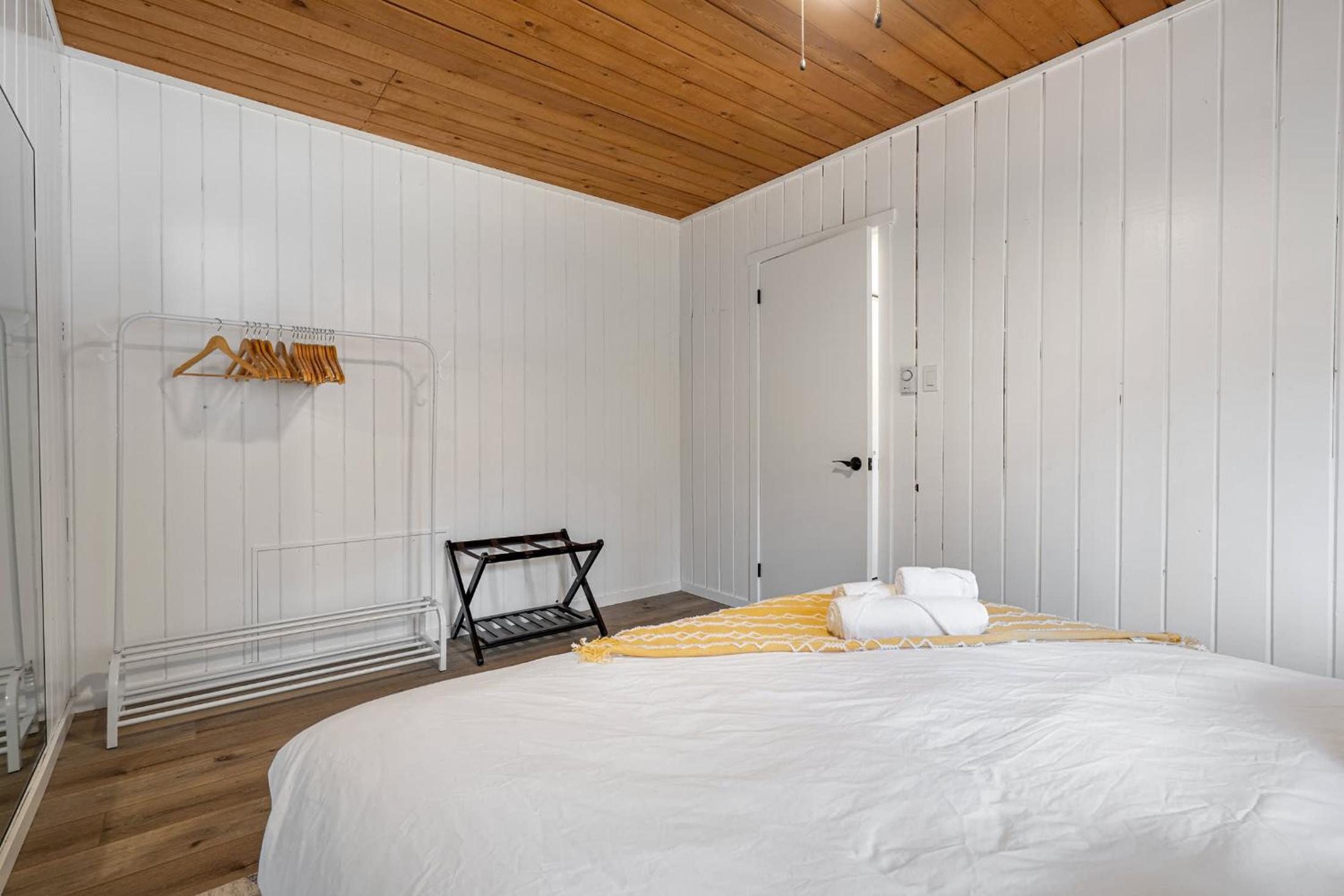 Merlot Mountain I Ping Pong I Sleep 7 I 55 RokuTV