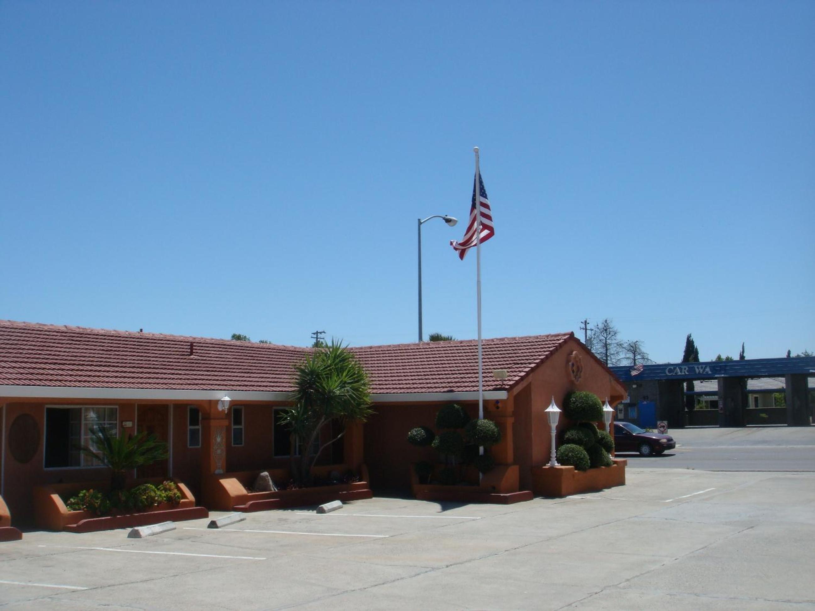 Los Banos Vacations - Economy Inn Los Banos - Property Image 4