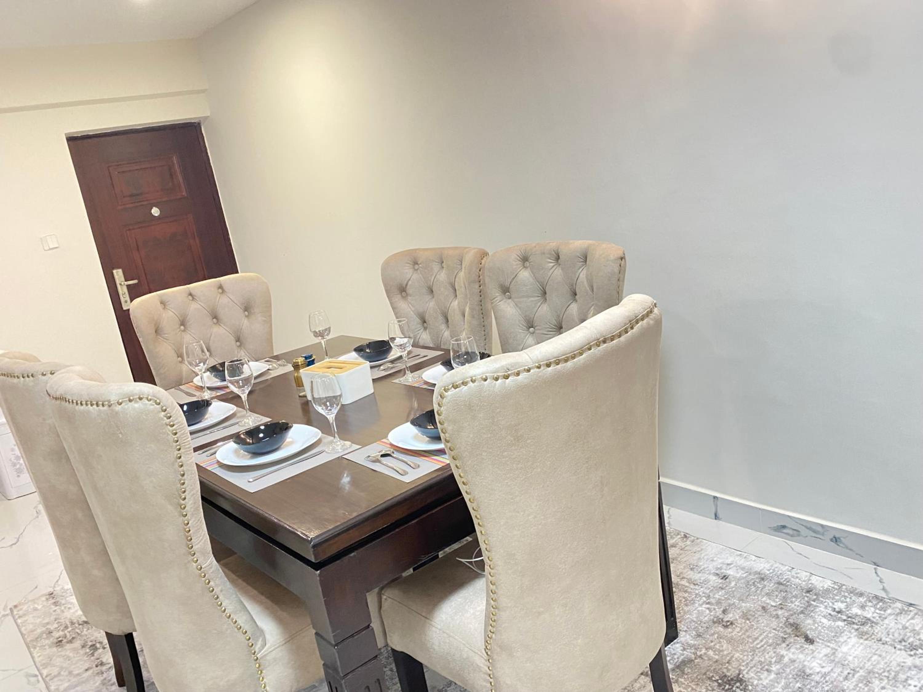 Kilimani Stylish Retreat-Near Yaya Centre, Gym, play area, parking, malls view 3