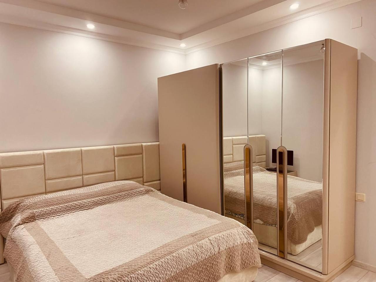 Happy and Quiet Flat :) view 4