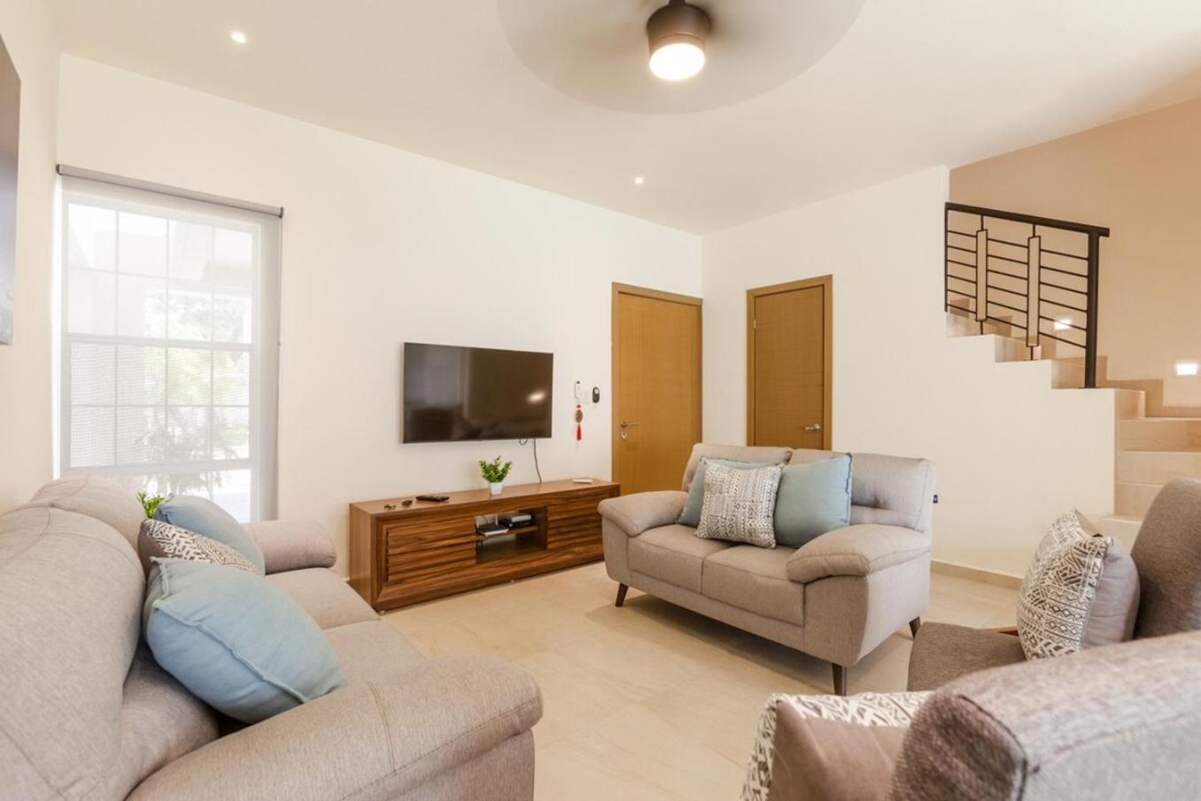 Casa Caribe 10min to Beach, WIFI 100MB,3Pools,Gym