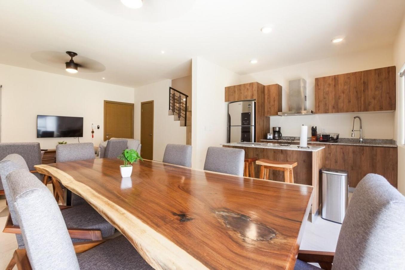 Casa Caribe 10min to Beach, WIFI 100MB,3Pools,Gym
