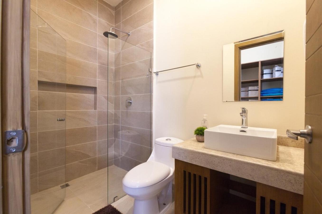 Casa Caribe 10min to Beach, WIFI 100MB,3Pools,Gym