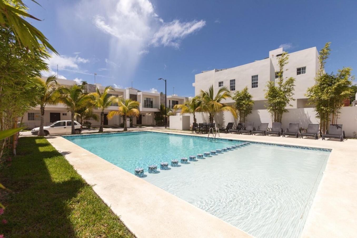 Casa Caribe 10min to Beach, WIFI 100MB,3Pools,Gym