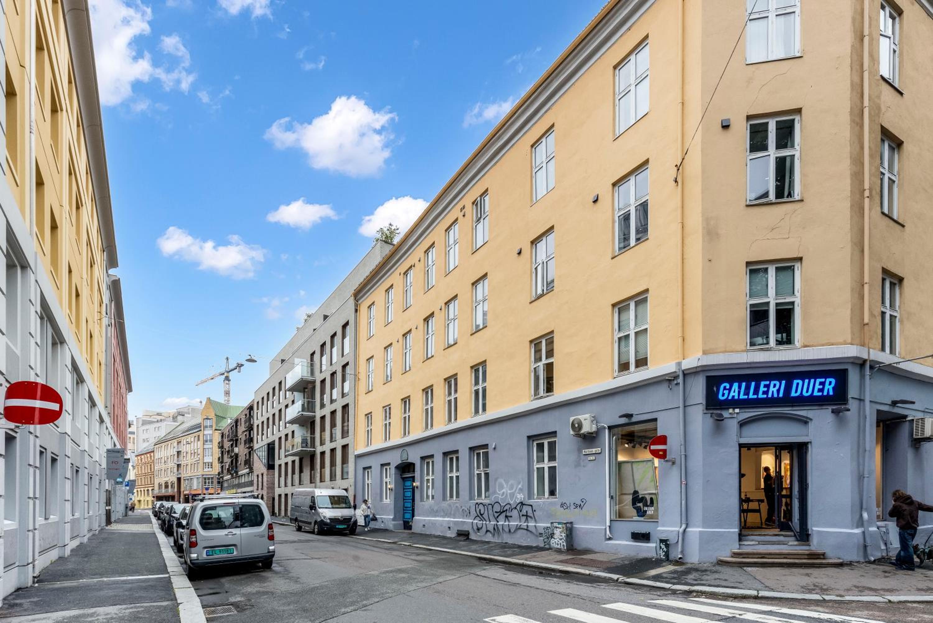 Exclusive and spacious apartment in city center view 4