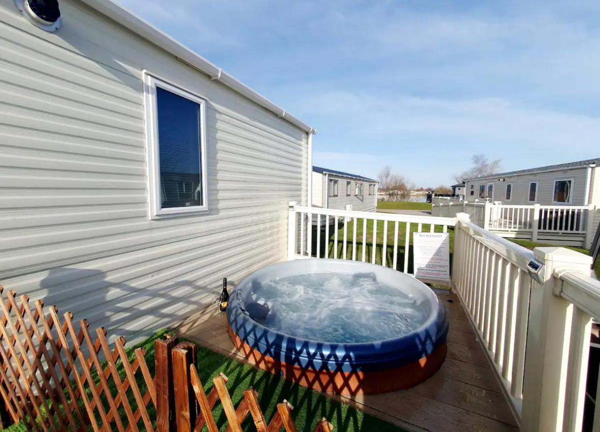 15 Kestrel Close Hot Tub Retreat view 2