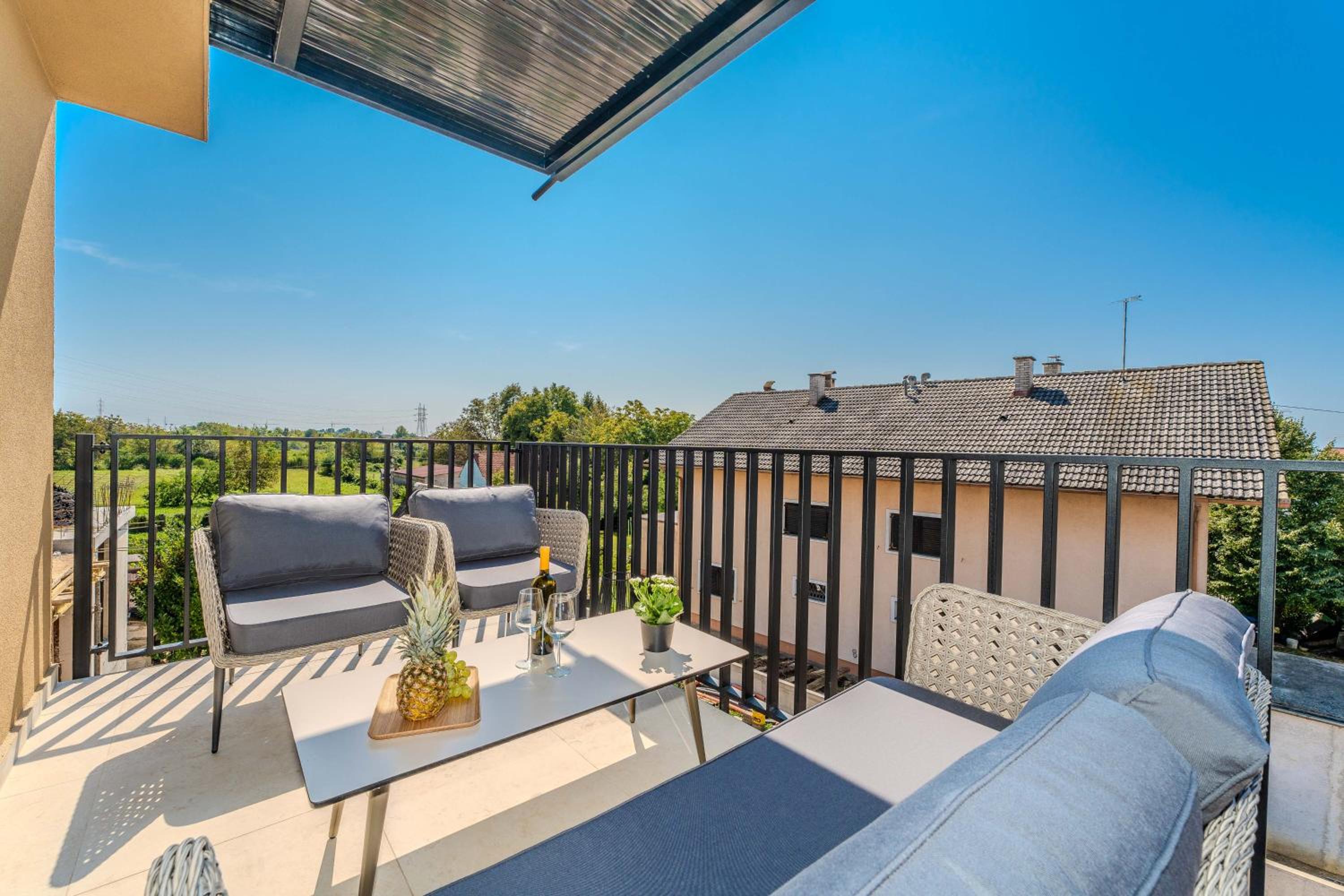 Hotel Apartment EMMA Gold with sauna - Image 1