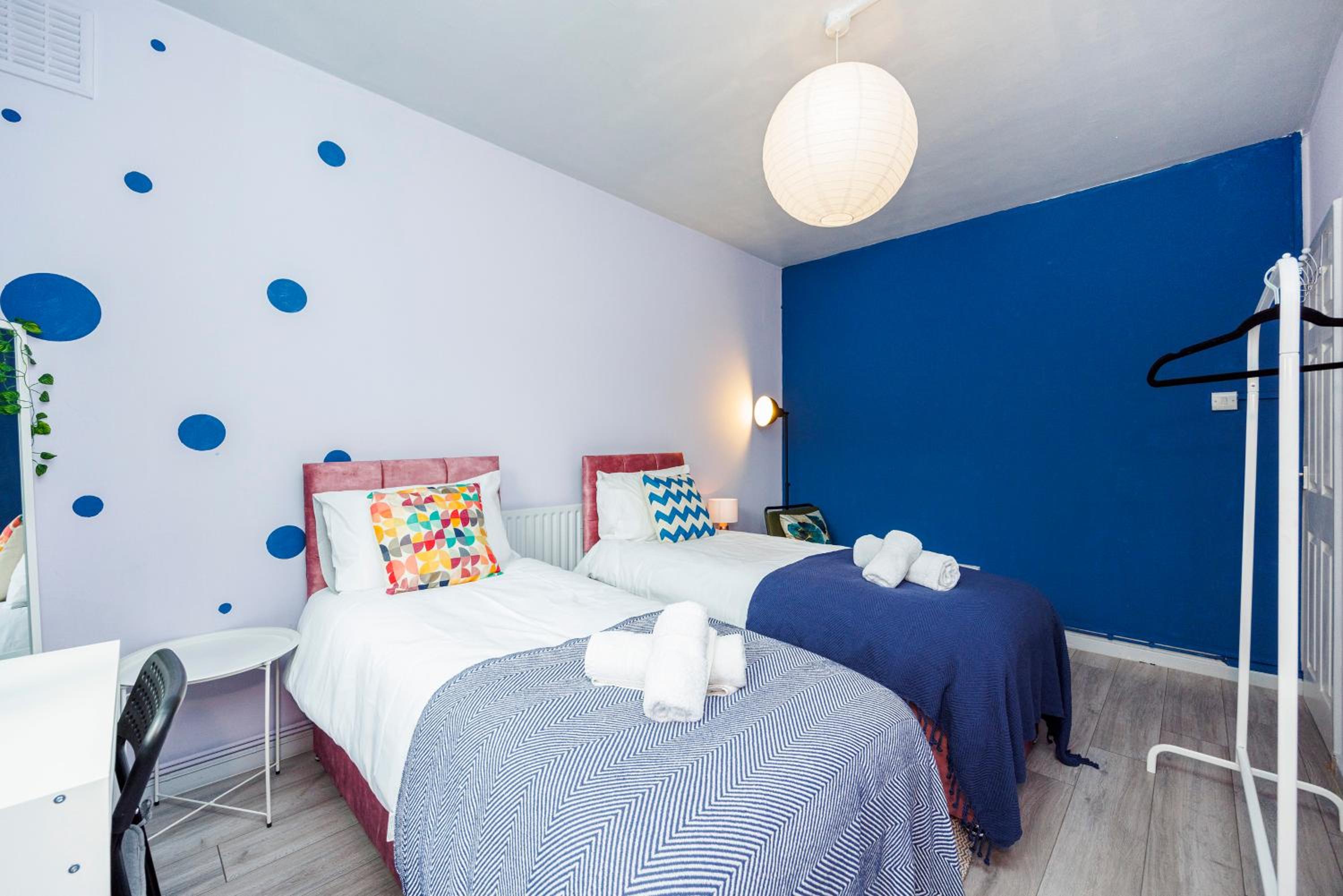 Chic 2-Bedroom Apartment with Balcony & Patio - Minutes from Stratford & Victoria Park - Holiday Special Offer!