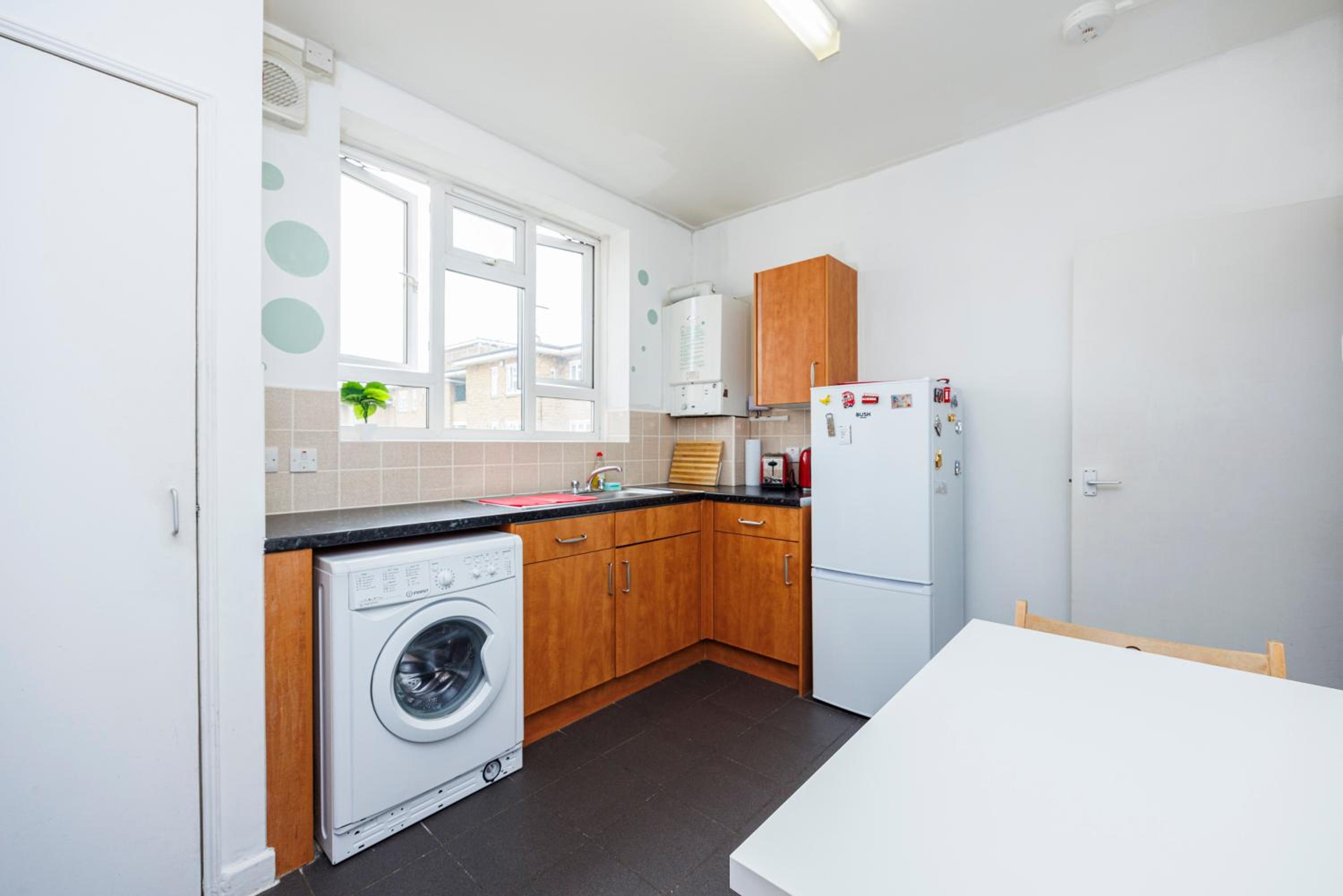 Chic 2-Bedroom Apartment with Balcony & Patio - Minutes from Stratford & Victoria Park - Holiday Special Offer!