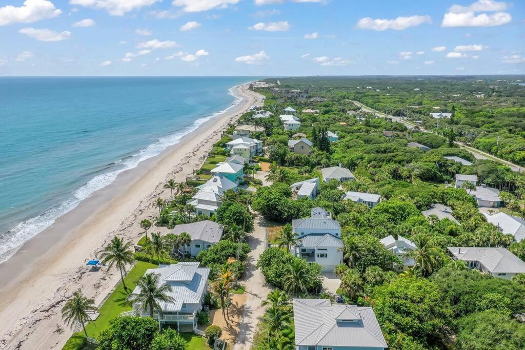 Luxurious Retreat At The Whispering Palms view 5