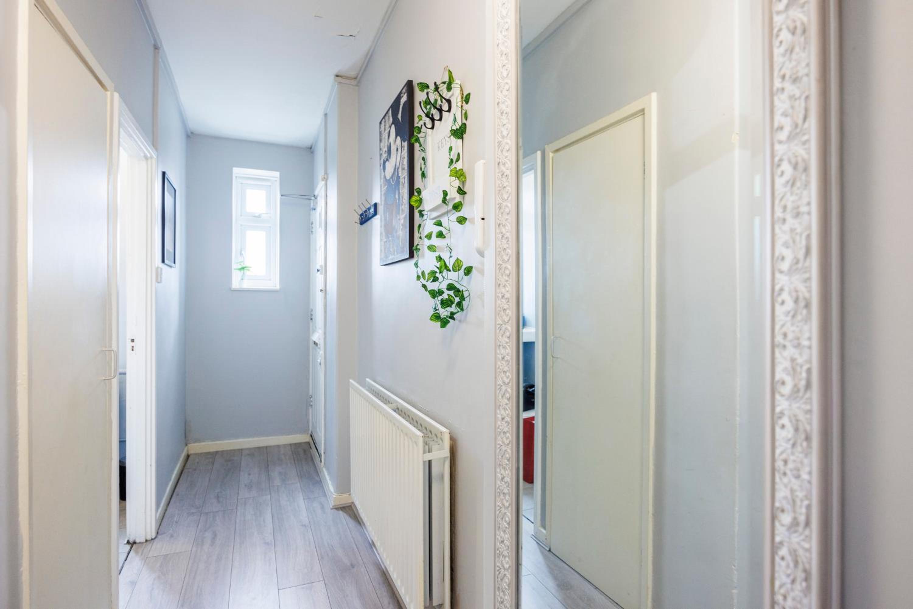 Chic 2-Bedroom Apartment with Balcony & Patio - Minutes from Stratford & Victoria Park - Holiday Special Offer!