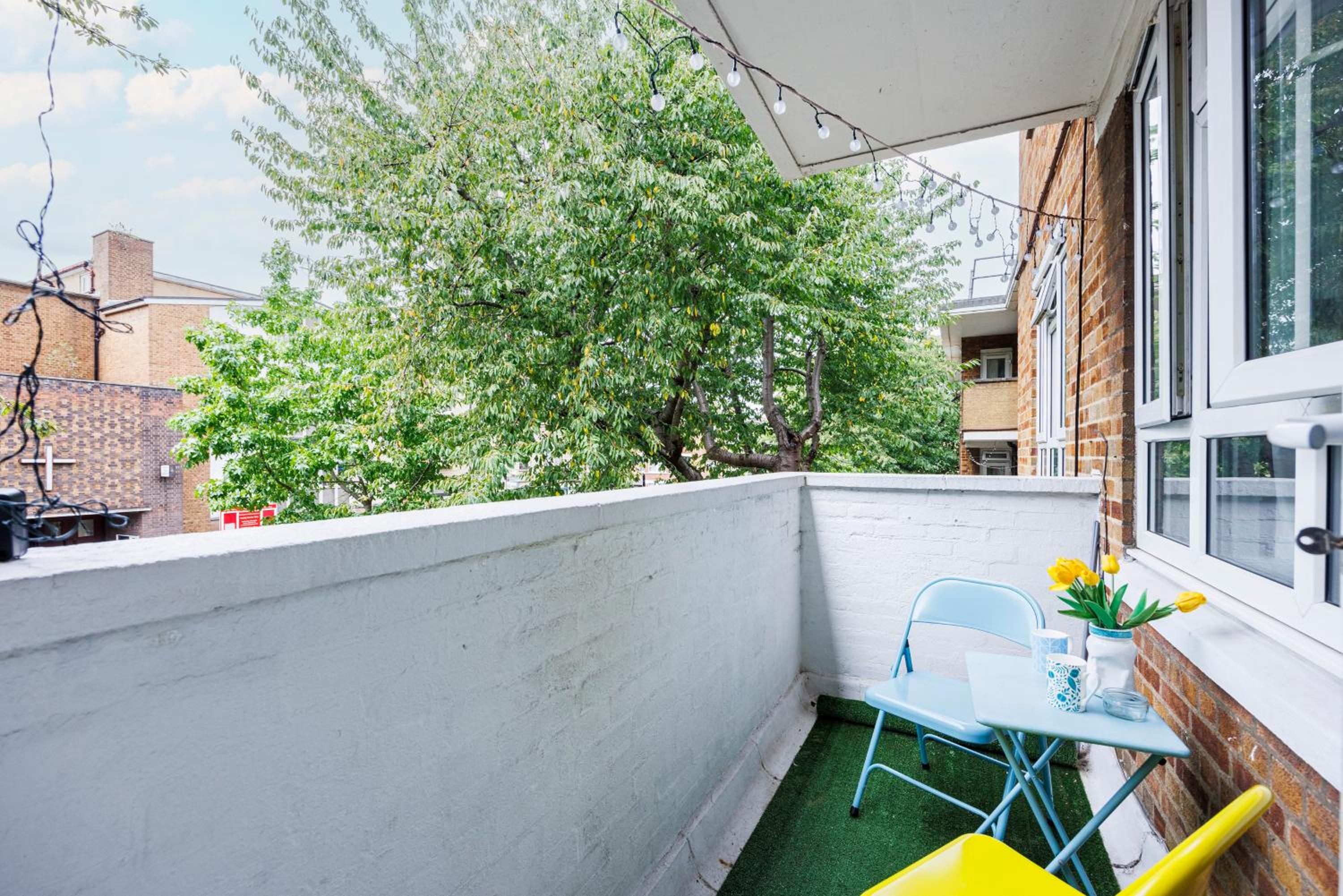 Chic 2-Bedroom Apartment with Balcony & Patio - Minutes from Stratford & Victoria Park - Holiday Special Offer!