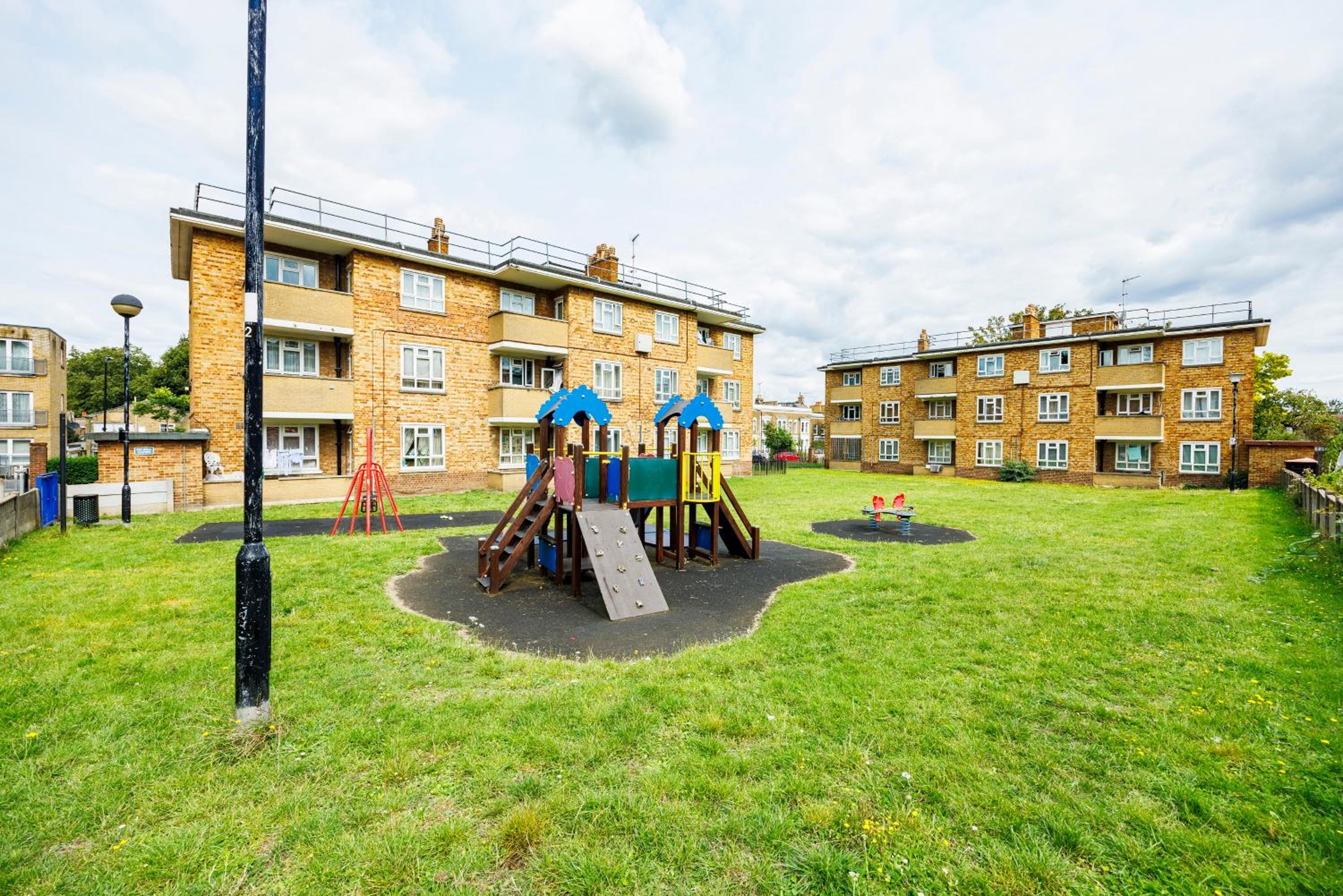 Chic 2-Bedroom Apartment with Balcony & Patio - Minutes from Stratford & Victoria Park - Holiday Special Offer!