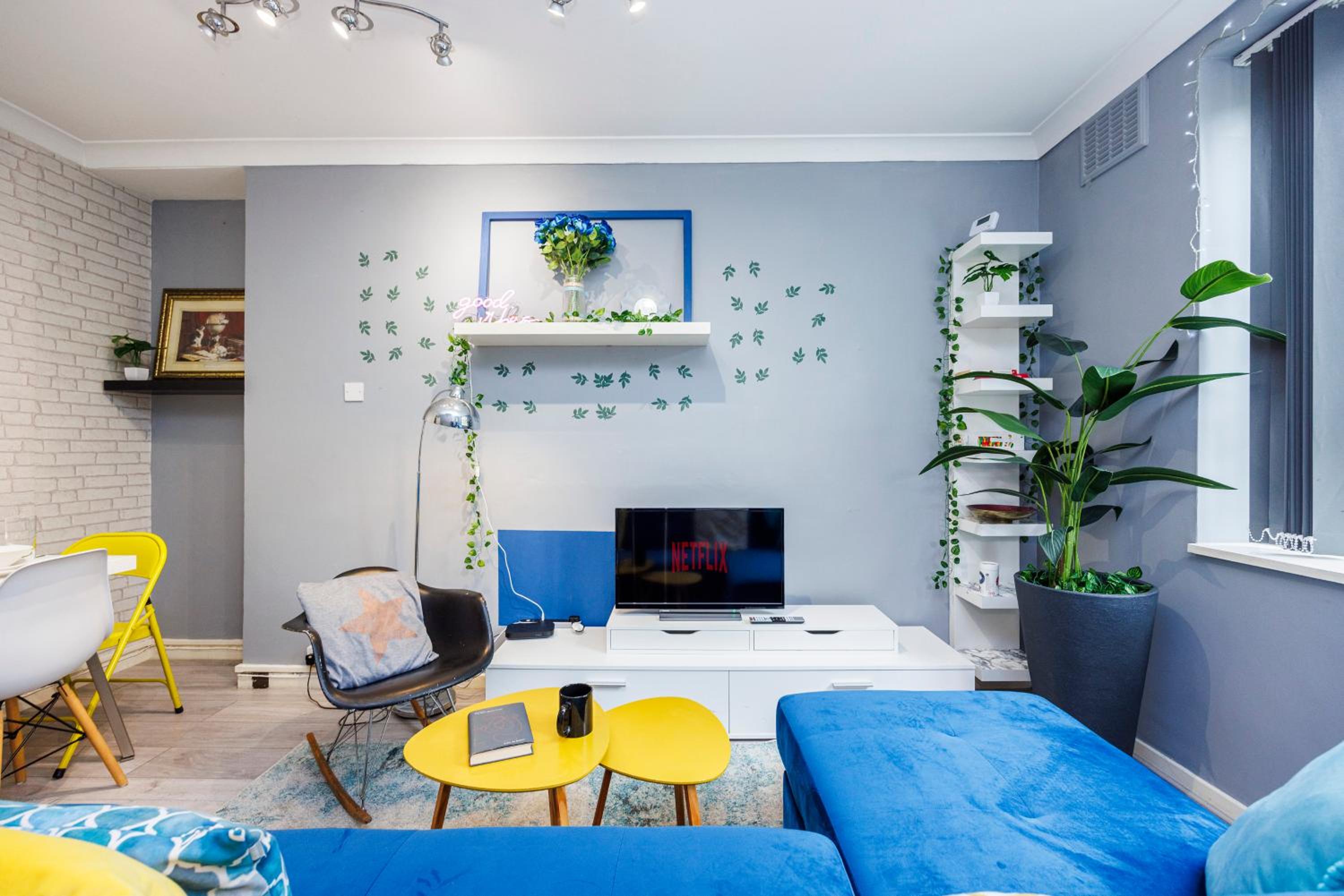 Chic 2-Bedroom Apartment with Balcony & Patio - Minutes from Stratford & Victoria Park - Holiday Special Offer!