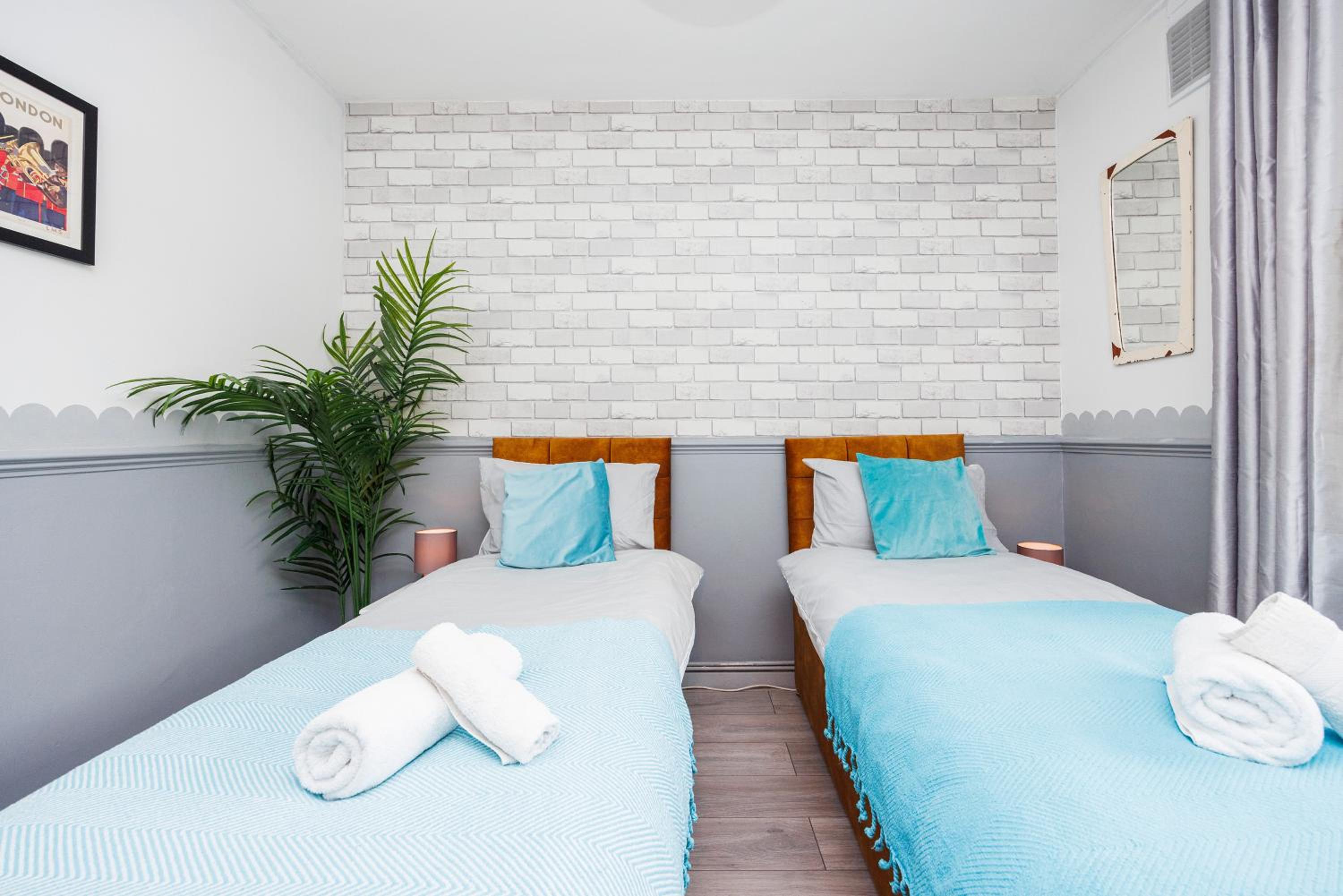 Chic 2-Bedroom Apartment with Balcony & Patio - Minutes from Stratford & Victoria Park - Holiday Special Offer!