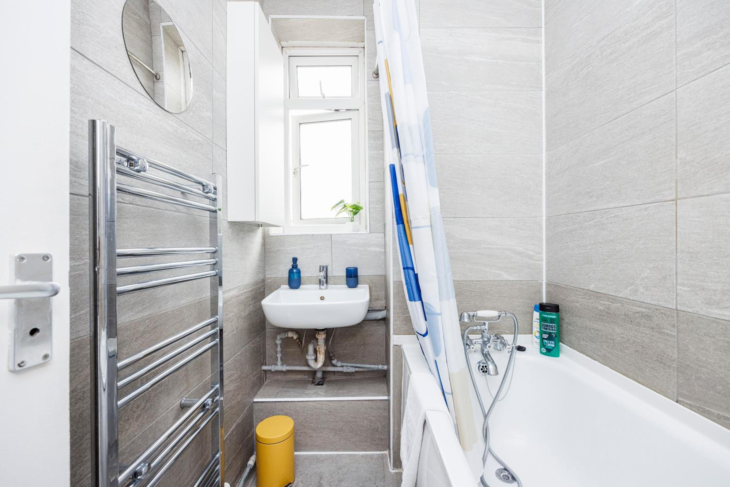 Chic 2-Bedroom Apartment with Balcony & Patio - Minutes from Stratford & Victoria Park - Holiday Special Offer!