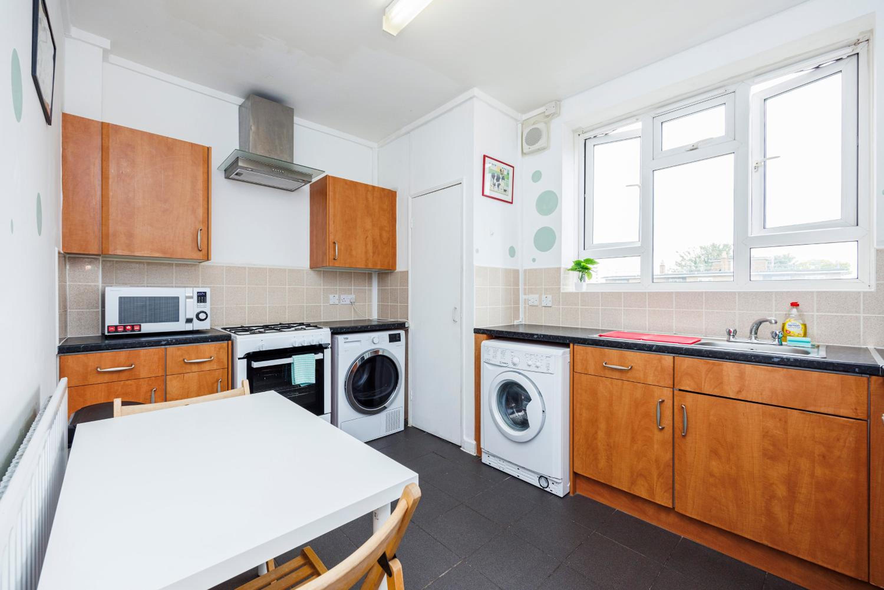 Chic 2-Bedroom Apartment with Balcony & Patio - Minutes from Stratford & Victoria Park - Holiday Special Offer!