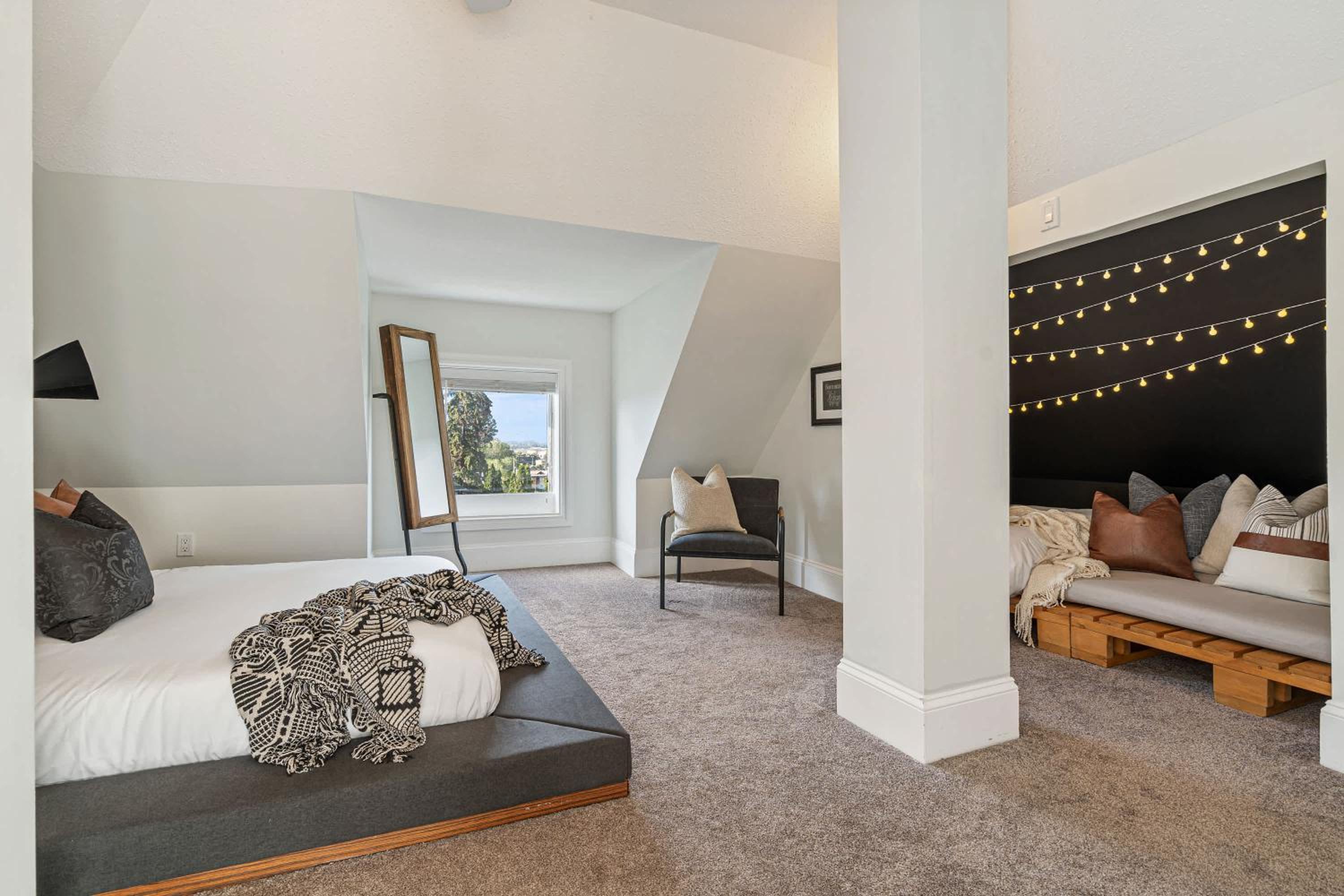 The Prohibition I Heritage Home I Sleeps 10 I TV view 2