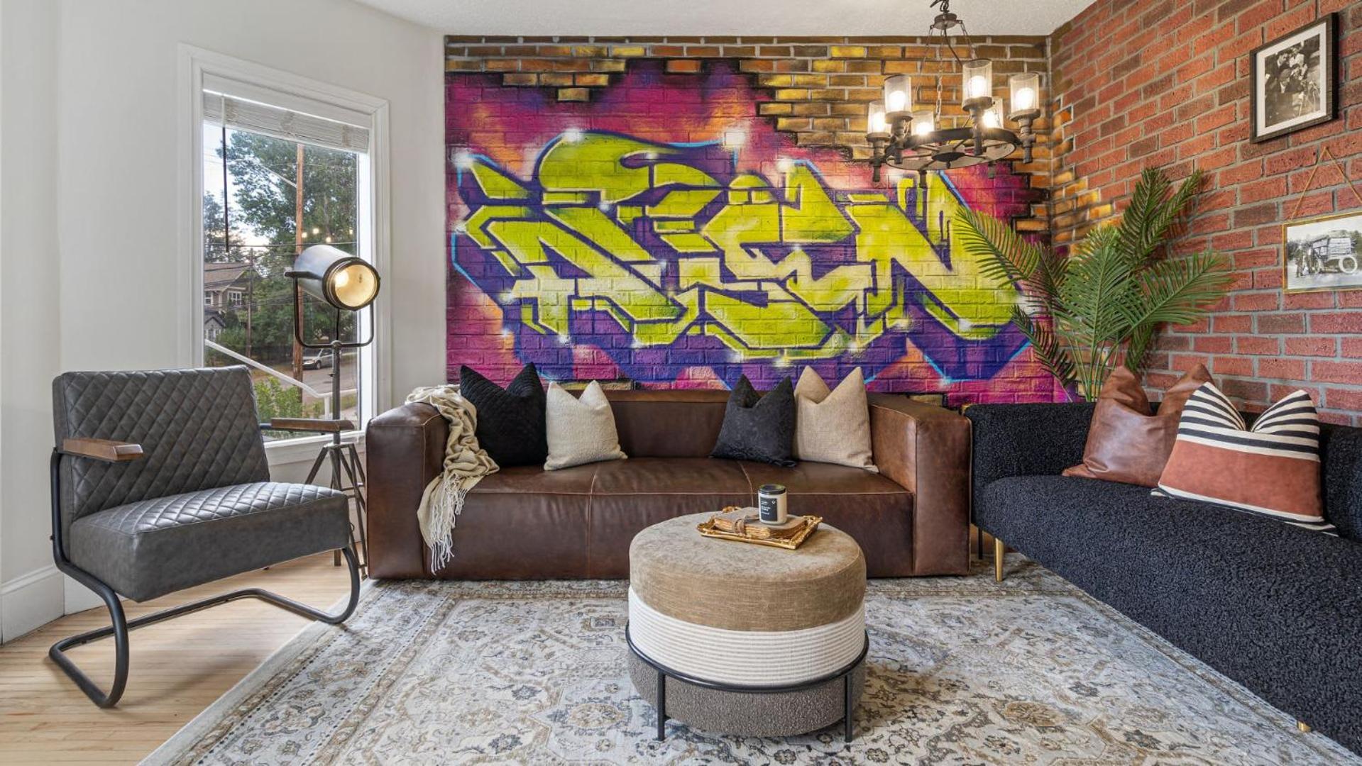 Cranbrook Vacations - The Prohibition I Heritage Home I Sleeps 10 I TV - Property Image 5