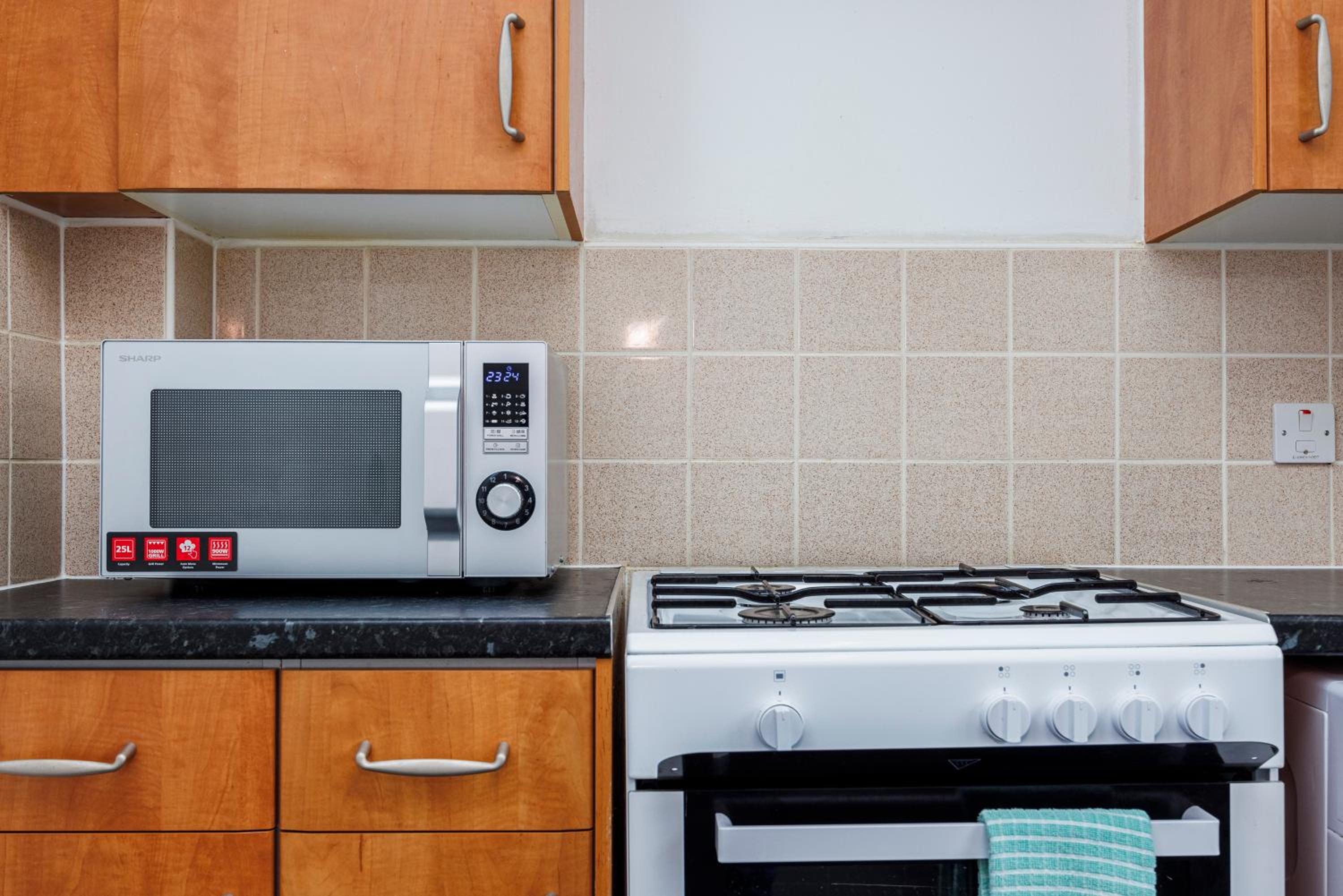 Chic 2-Bedroom Apartment with Balcony & Patio - Minutes from Stratford & Victoria Park - Holiday Special Offer!