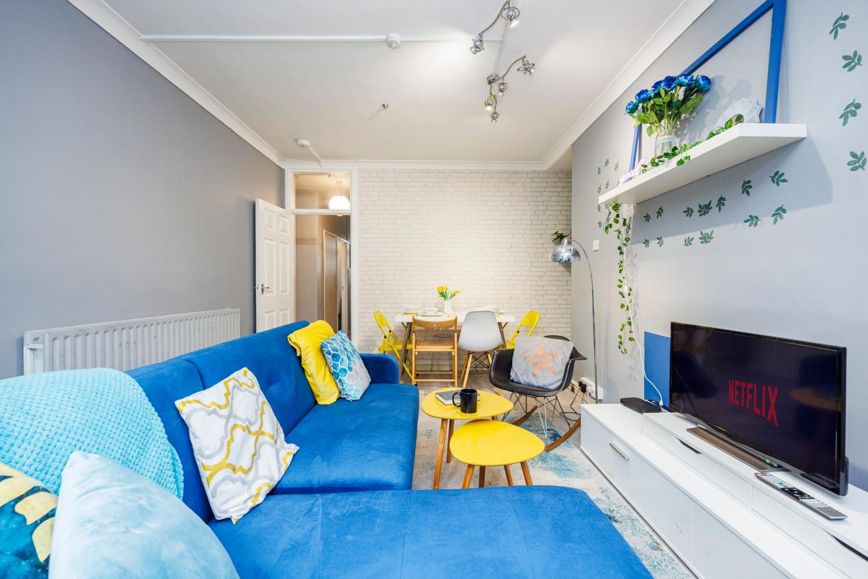 Chic 2-Bedroom Apartment with Balcony & Patio - Minutes from Stratford & Victoria Park - Holiday Special Offer!